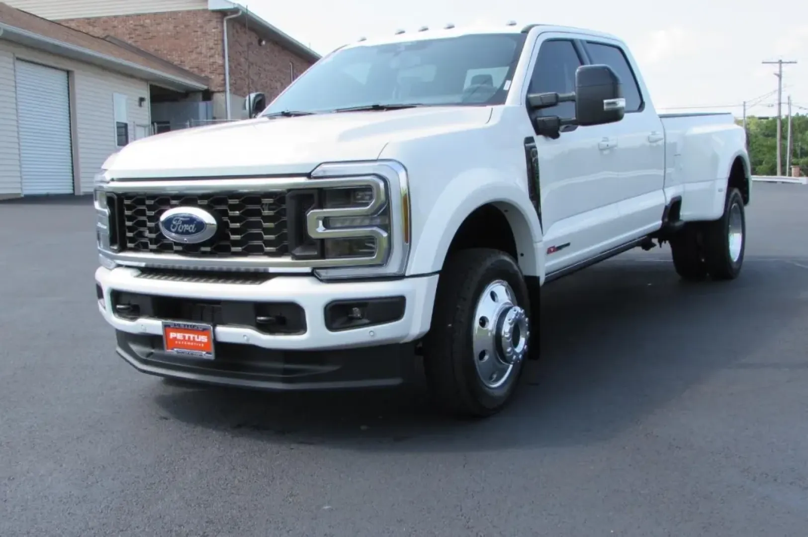 2025 /Black Onyx Leather Ford F-450SD Platinum DRW (1FT8W4DM8SE) with an 6.7L engine, Automatic transmission, located at 12836 Highway 21, De Soto, MO, 63020, (636) 337-7777, 38.151867, -90.575615 - **Unleash Your Adventures with the 2025 Ford Super Duty F-450 DRW at Pettus Ford De Soto!**<br /> <br /> Are you ready to elevate your outdoor lifestyle or tackle those demanding work tasks with ease? The 2025 Ford Super Duty F-450 DRW is your perfect companion for weekend adventures or heavy-duty h - Photo#2