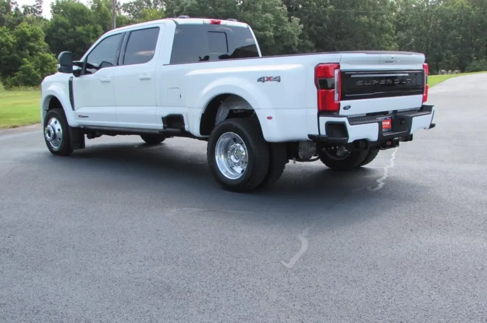 2025 /Black Onyx Leather Ford F-450SD Platinum DRW (1FT8W4DM8SE) with an 6.7L engine, Automatic transmission, located at 12836 Highway 21, De Soto, MO, 63020, (636) 337-7777, 38.151867, -90.575615 - **Unleash Your Adventures with the 2025 Ford Super Duty F-450 DRW at Pettus Ford De Soto!**<br /> <br /> Are you ready to elevate your outdoor lifestyle or tackle those demanding work tasks with ease? The 2025 Ford Super Duty F-450 DRW is your perfect companion for weekend adventures or heavy-duty h - Photo#4