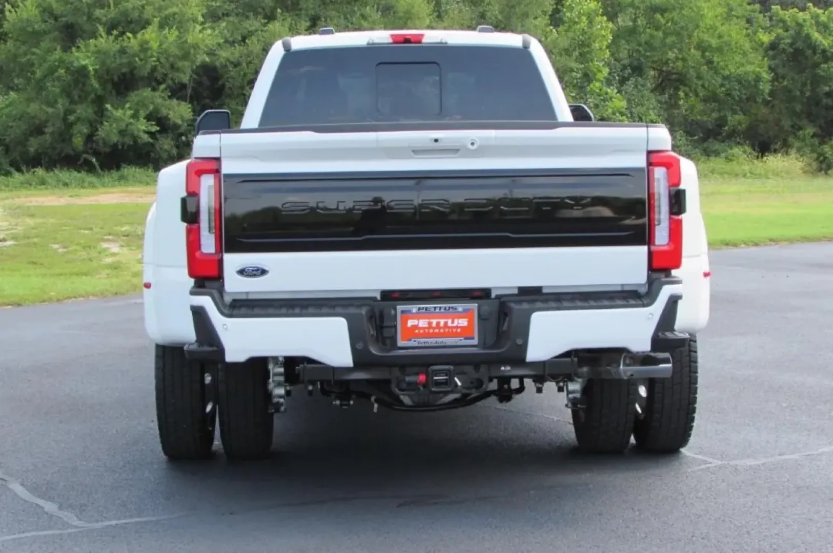 2025 /Black Onyx Leather Ford F-450SD Platinum DRW (1FT8W4DM8SE) with an 6.7L engine, Automatic transmission, located at 12836 Highway 21, De Soto, MO, 63020, (636) 337-7777, 38.151867, -90.575615 - **Unleash Your Adventures with the 2025 Ford Super Duty F-450 DRW at Pettus Ford De Soto!**<br /> <br /> Are you ready to elevate your outdoor lifestyle or tackle those demanding work tasks with ease? The 2025 Ford Super Duty F-450 DRW is your perfect companion for weekend adventures or heavy-duty h - Photo#5