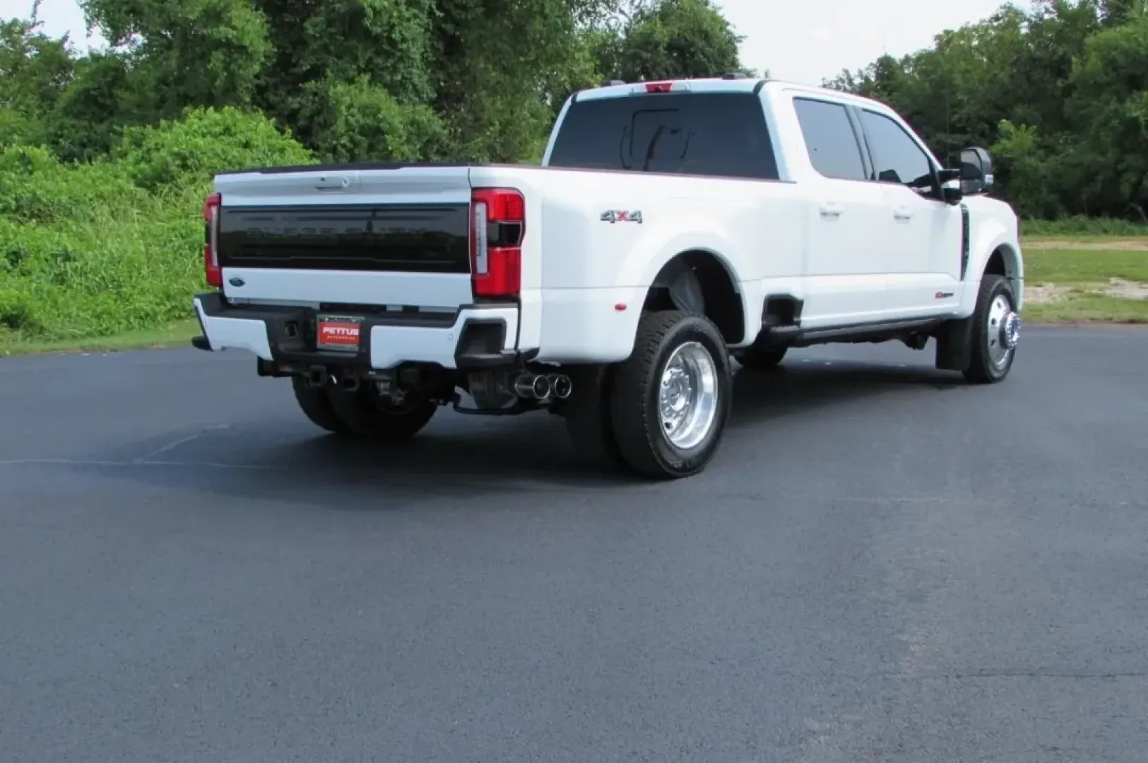 2025 /Black Onyx Leather Ford F-450SD Platinum DRW (1FT8W4DM8SE) with an 6.7L engine, Automatic transmission, located at 12836 Highway 21, De Soto, MO, 63020, (636) 337-7777, 38.151867, -90.575615 - **Unleash Your Adventures with the 2025 Ford Super Duty F-450 DRW at Pettus Ford De Soto!**<br /> <br /> Are you ready to elevate your outdoor lifestyle or tackle those demanding work tasks with ease? The 2025 Ford Super Duty F-450 DRW is your perfect companion for weekend adventures or heavy-duty h - Photo#6