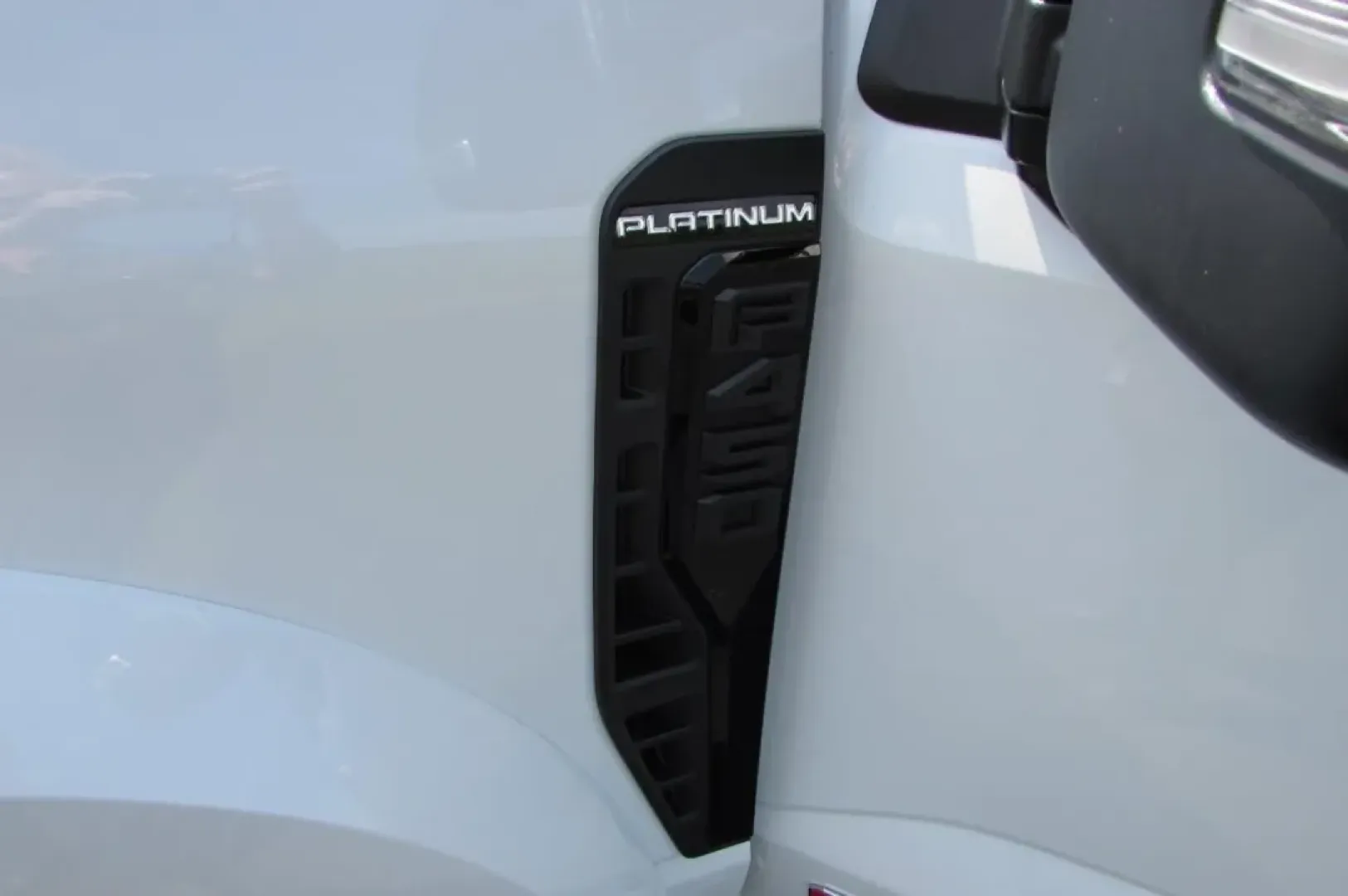 2025 /Black Onyx Leather Ford F-450SD Platinum DRW (1FT8W4DM8SE) with an 6.7L engine, Automatic transmission, located at 12836 Highway 21, De Soto, MO, 63020, (636) 337-7777, 38.151867, -90.575615 - **Unleash Your Adventures with the 2025 Ford Super Duty F-450 DRW at Pettus Ford De Soto!**<br /> <br /> Are you ready to elevate your outdoor lifestyle or tackle those demanding work tasks with ease? The 2025 Ford Super Duty F-450 DRW is your perfect companion for weekend adventures or heavy-duty h - Photo#16