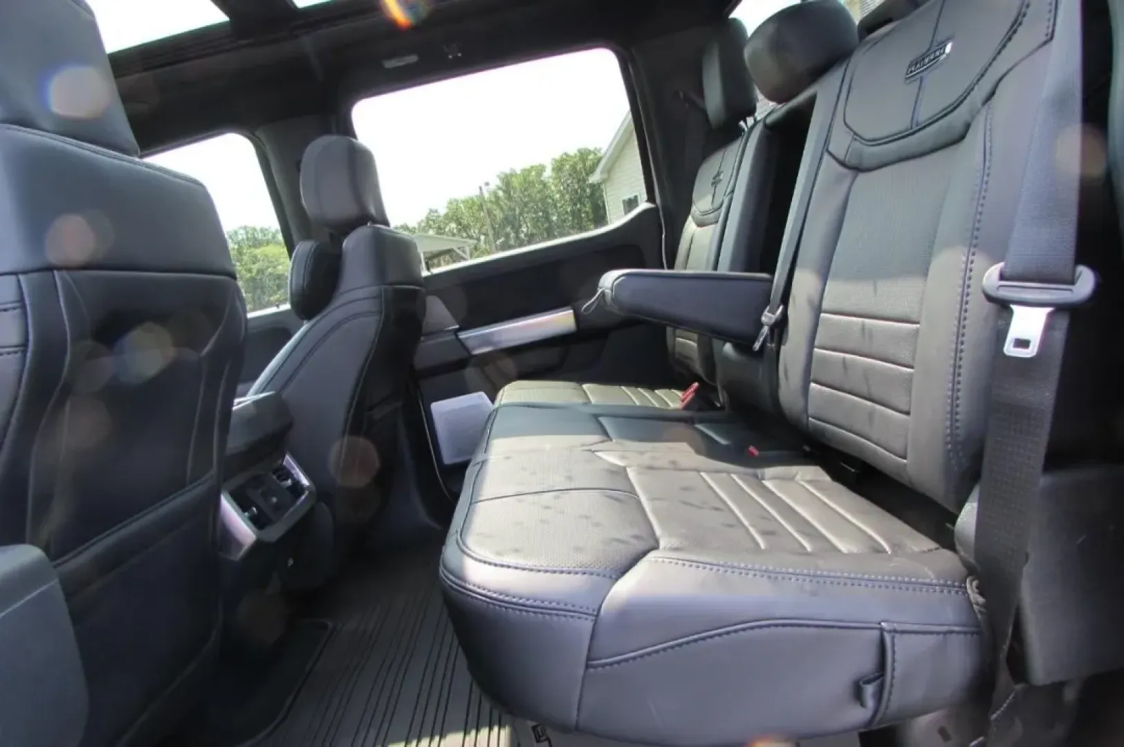 2025 /Black Onyx Leather Ford F-450SD Platinum DRW (1FT8W4DM8SE) with an 6.7L engine, Automatic transmission, located at 12836 Highway 21, De Soto, MO, 63020, (636) 337-7777, 38.151867, -90.575615 - **Unleash Your Adventures with the 2025 Ford Super Duty F-450 DRW at Pettus Ford De Soto!**<br /> <br /> Are you ready to elevate your outdoor lifestyle or tackle those demanding work tasks with ease? The 2025 Ford Super Duty F-450 DRW is your perfect companion for weekend adventures or heavy-duty h - Photo#31
