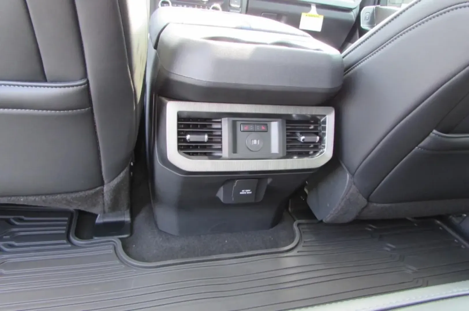 2025 /Black Onyx Leather Ford F-450SD Platinum DRW (1FT8W4DM8SE) with an 6.7L engine, Automatic transmission, located at 12836 Highway 21, De Soto, MO, 63020, (636) 337-7777, 38.151867, -90.575615 - **Unleash Your Adventures with the 2025 Ford Super Duty F-450 DRW at Pettus Ford De Soto!**<br /> <br /> Are you ready to elevate your outdoor lifestyle or tackle those demanding work tasks with ease? The 2025 Ford Super Duty F-450 DRW is your perfect companion for weekend adventures or heavy-duty h - Photo#32