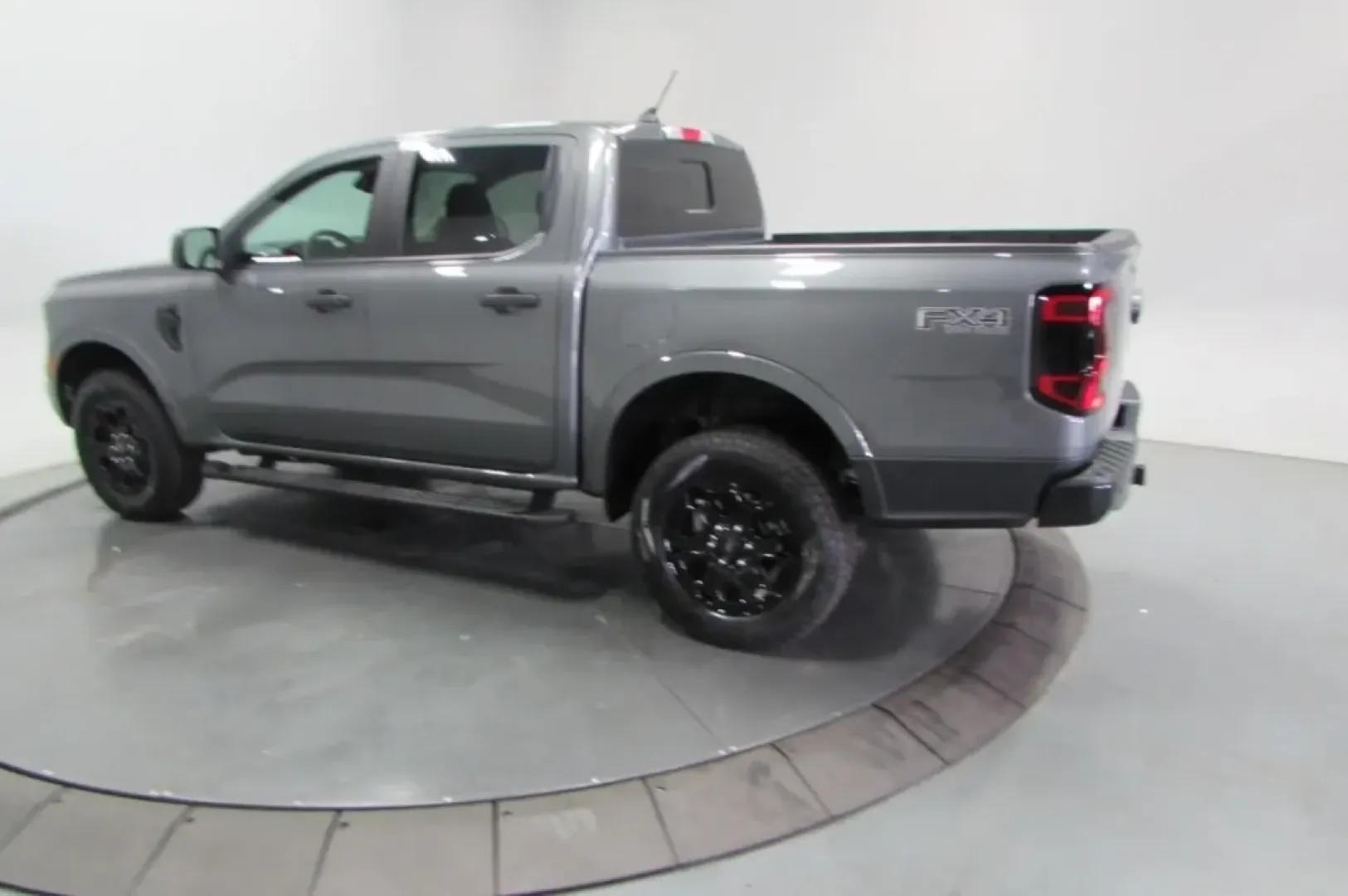 2025 /Ebony Cloth Ford Ranger XLT (1FTER4HP3SL) with an 2.7L V6 engine, Automatic transmission, located at 12836 Highway 21, De Soto, MO, 63020, (636) 337-7777, 38.151867, -90.575615 - Are you ready to elevate your adventures with a rugged companion? Explore the great outdoors or tackle your daily commute with confidence in the 2025 Ford Ranger XLT, an exceptional truck designed for both work and play! This pre-owned marvel, now available at Pettus Ford De Soto, is located conveni - Photo#4
