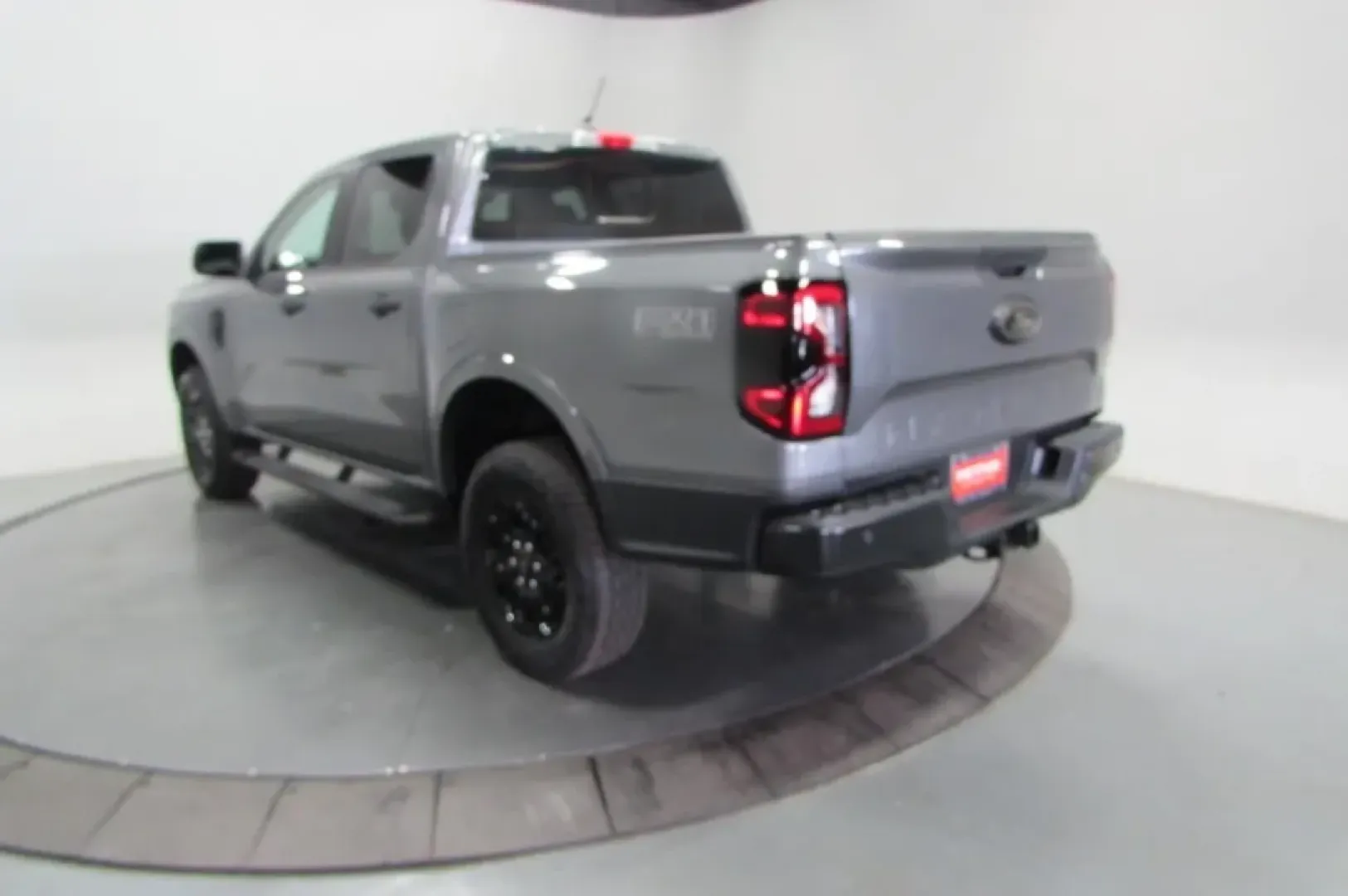 2025 /Ebony Cloth Ford Ranger XLT (1FTER4HP3SL) with an 2.7L V6 engine, Automatic transmission, located at 12836 Highway 21, De Soto, MO, 63020, (636) 337-7777, 38.151867, -90.575615 - Are you ready to elevate your adventures with a rugged companion? Explore the great outdoors or tackle your daily commute with confidence in the 2025 Ford Ranger XLT, an exceptional truck designed for both work and play! This pre-owned marvel, now available at Pettus Ford De Soto, is located conveni - Photo#5