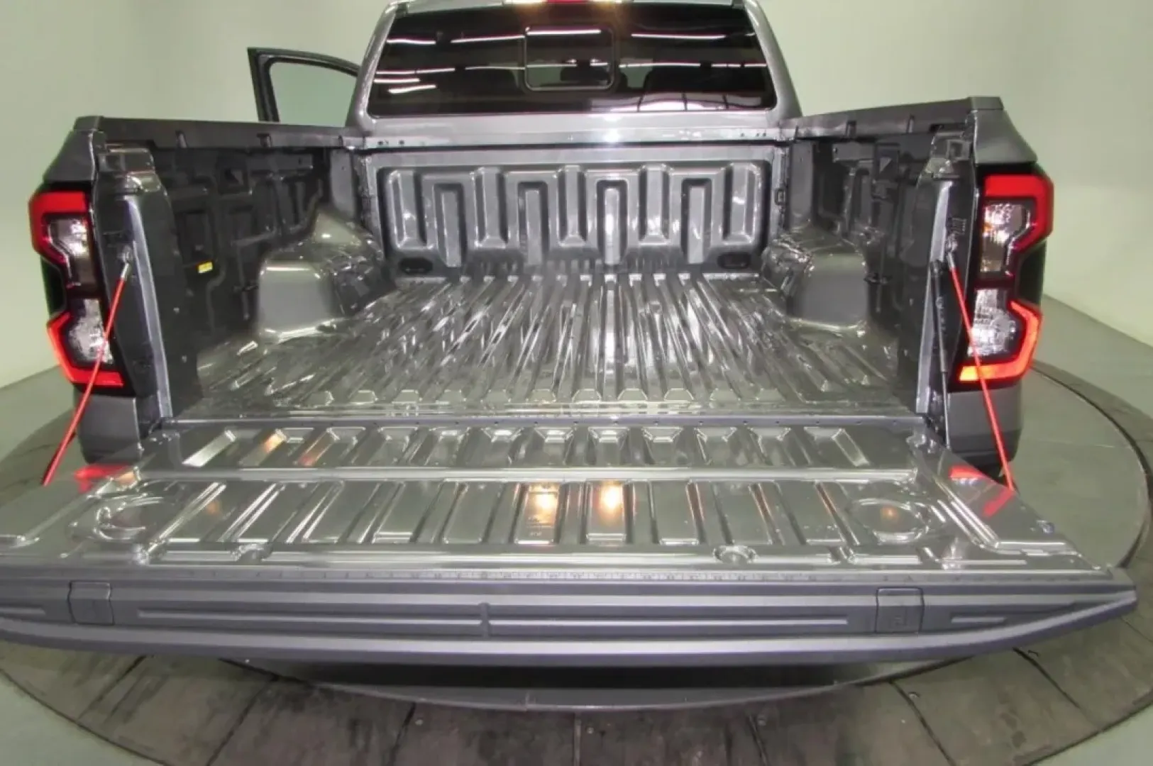 2025 /Ebony Cloth Ford Ranger XLT (1FTER4HP3SL) with an 2.7L V6 engine, Automatic transmission, located at 12836 Highway 21, De Soto, MO, 63020, (636) 337-7777, 38.151867, -90.575615 - Are you ready to elevate your adventures with a rugged companion? Explore the great outdoors or tackle your daily commute with confidence in the 2025 Ford Ranger XLT, an exceptional truck designed for both work and play! This pre-owned marvel, now available at Pettus Ford De Soto, is located conveni - Photo#12