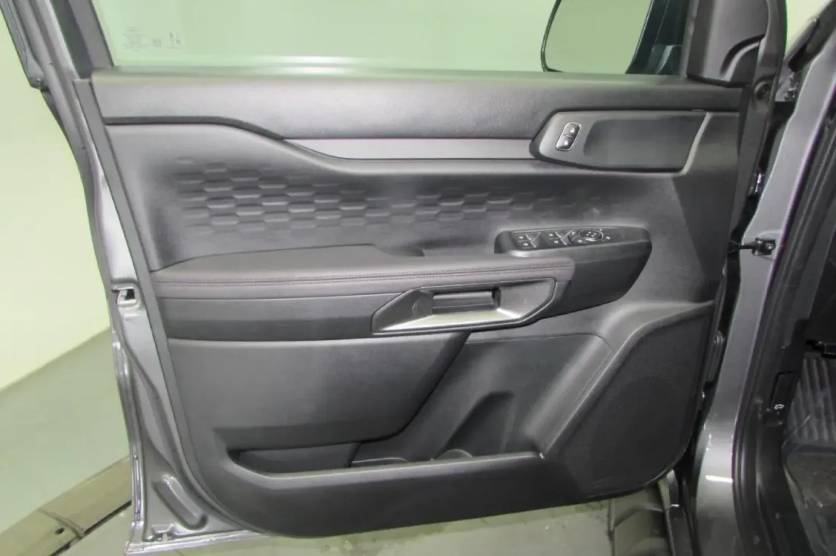 2025 /Ebony Cloth Ford Ranger XLT (1FTER4HP3SL) with an 2.7L V6 engine, Automatic transmission, located at 12836 Highway 21, De Soto, MO, 63020, (636) 337-7777, 38.151867, -90.575615 - Are you ready to elevate your adventures with a rugged companion? Explore the great outdoors or tackle your daily commute with confidence in the 2025 Ford Ranger XLT, an exceptional truck designed for both work and play! This pre-owned marvel, now available at Pettus Ford De Soto, is located conveni - Photo#13