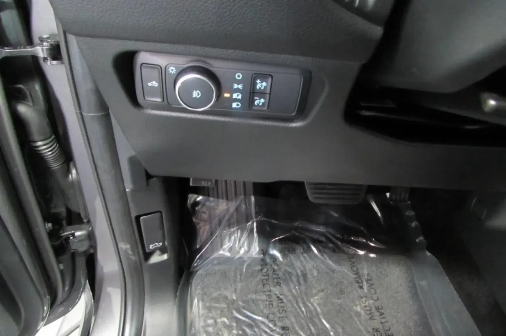 2025 /Ebony Cloth Ford Ranger XLT (1FTER4HP3SL) with an 2.7L V6 engine, Automatic transmission, located at 12836 Highway 21, De Soto, MO, 63020, (636) 337-7777, 38.151867, -90.575615 - Are you ready to elevate your adventures with a rugged companion? Explore the great outdoors or tackle your daily commute with confidence in the 2025 Ford Ranger XLT, an exceptional truck designed for both work and play! This pre-owned marvel, now available at Pettus Ford De Soto, is located conveni - Photo#15