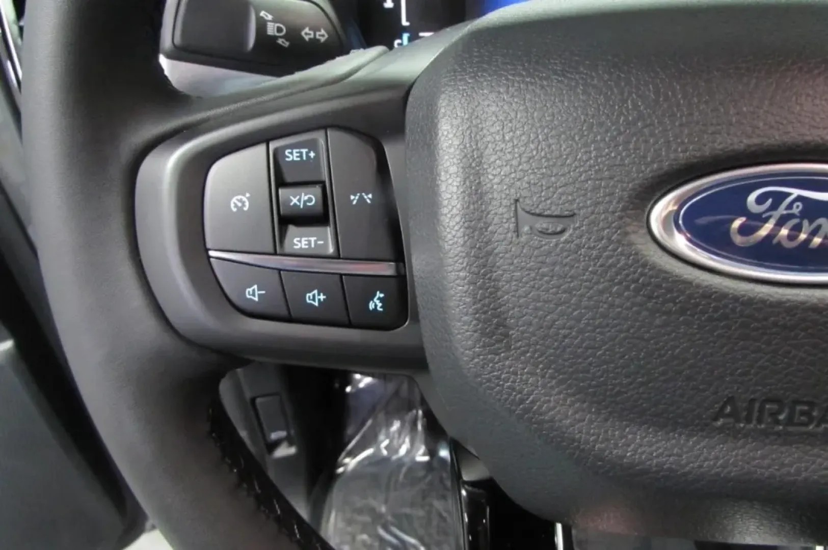 2025 /Ebony Cloth Ford Ranger XLT (1FTER4HP3SL) with an 2.7L V6 engine, Automatic transmission, located at 12836 Highway 21, De Soto, MO, 63020, (636) 337-7777, 38.151867, -90.575615 - Are you ready to elevate your adventures with a rugged companion? Explore the great outdoors or tackle your daily commute with confidence in the 2025 Ford Ranger XLT, an exceptional truck designed for both work and play! This pre-owned marvel, now available at Pettus Ford De Soto, is located conveni - Photo#17