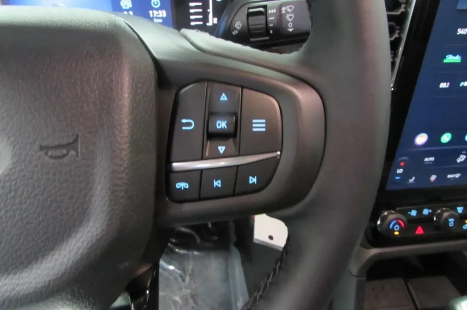 2025 /Ebony Cloth Ford Ranger XLT (1FTER4HP3SL) with an 2.7L V6 engine, Automatic transmission, located at 12836 Highway 21, De Soto, MO, 63020, (636) 337-7777, 38.151867, -90.575615 - Are you ready to elevate your adventures with a rugged companion? Explore the great outdoors or tackle your daily commute with confidence in the 2025 Ford Ranger XLT, an exceptional truck designed for both work and play! This pre-owned marvel, now available at Pettus Ford De Soto, is located conveni - Photo#18