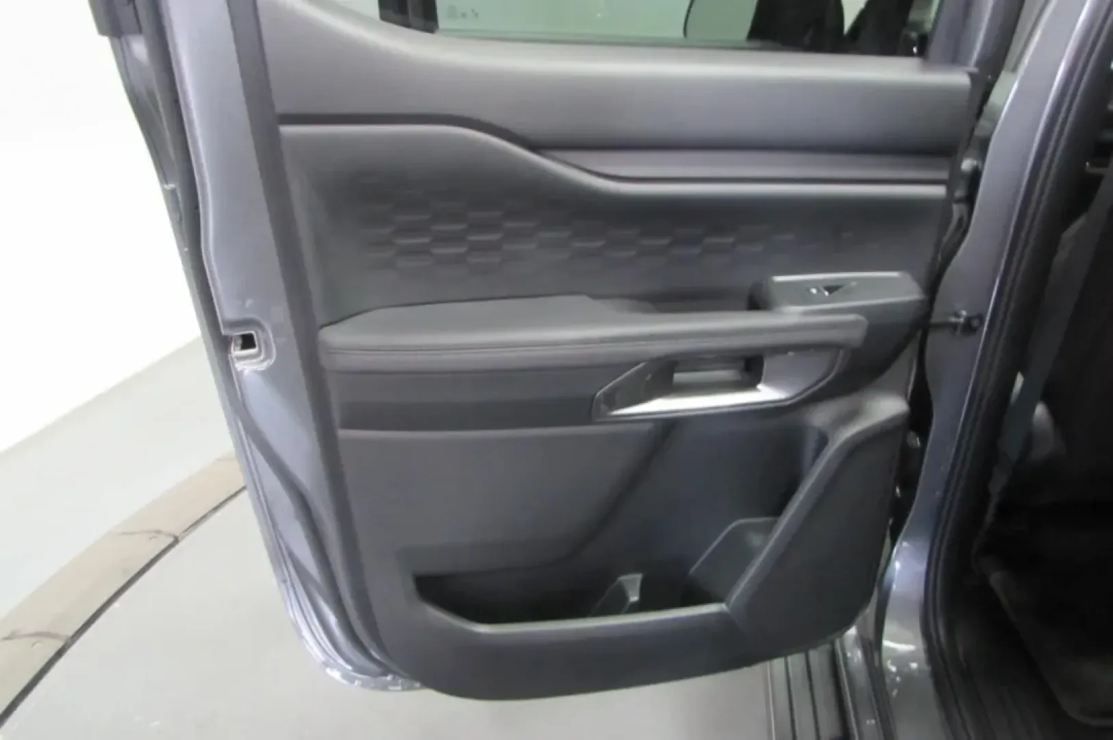 2025 /Ebony Cloth Ford Ranger XLT (1FTER4HP3SL) with an 2.7L V6 engine, Automatic transmission, located at 12836 Highway 21, De Soto, MO, 63020, (636) 337-7777, 38.151867, -90.575615 - Are you ready to elevate your adventures with a rugged companion? Explore the great outdoors or tackle your daily commute with confidence in the 2025 Ford Ranger XLT, an exceptional truck designed for both work and play! This pre-owned marvel, now available at Pettus Ford De Soto, is located conveni - Photo#25