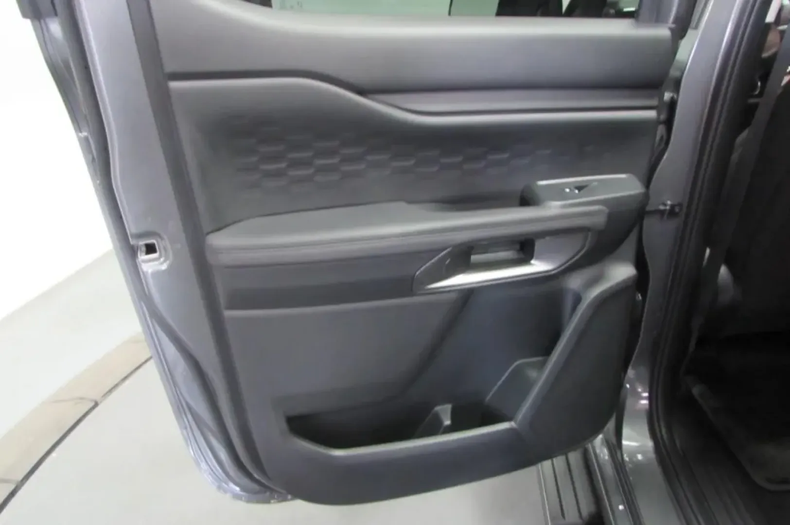 2025 /Ebony Cloth Ford Ranger XLT (1FTER4HP3SL) with an 2.7L V6 engine, Automatic transmission, located at 12836 Highway 21, De Soto, MO, 63020, (636) 337-7777, 38.151867, -90.575615 - Are you ready to elevate your adventures with a rugged companion? Explore the great outdoors or tackle your daily commute with confidence in the 2025 Ford Ranger XLT, an exceptional truck designed for both work and play! This pre-owned marvel, now available at Pettus Ford De Soto, is located conveni - Photo#28