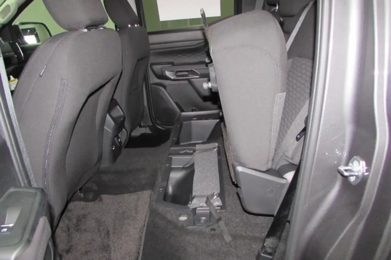 2025 /Ebony Cloth Ford Ranger XLT (1FTER4HP3SL) with an 2.7L V6 engine, Automatic transmission, located at 12836 Highway 21, De Soto, MO, 63020, (636) 337-7777, 38.151867, -90.575615 - Are you ready to elevate your adventures with a rugged companion? Explore the great outdoors or tackle your daily commute with confidence in the 2025 Ford Ranger XLT, an exceptional truck designed for both work and play! This pre-owned marvel, now available at Pettus Ford De Soto, is located conveni - Photo#29