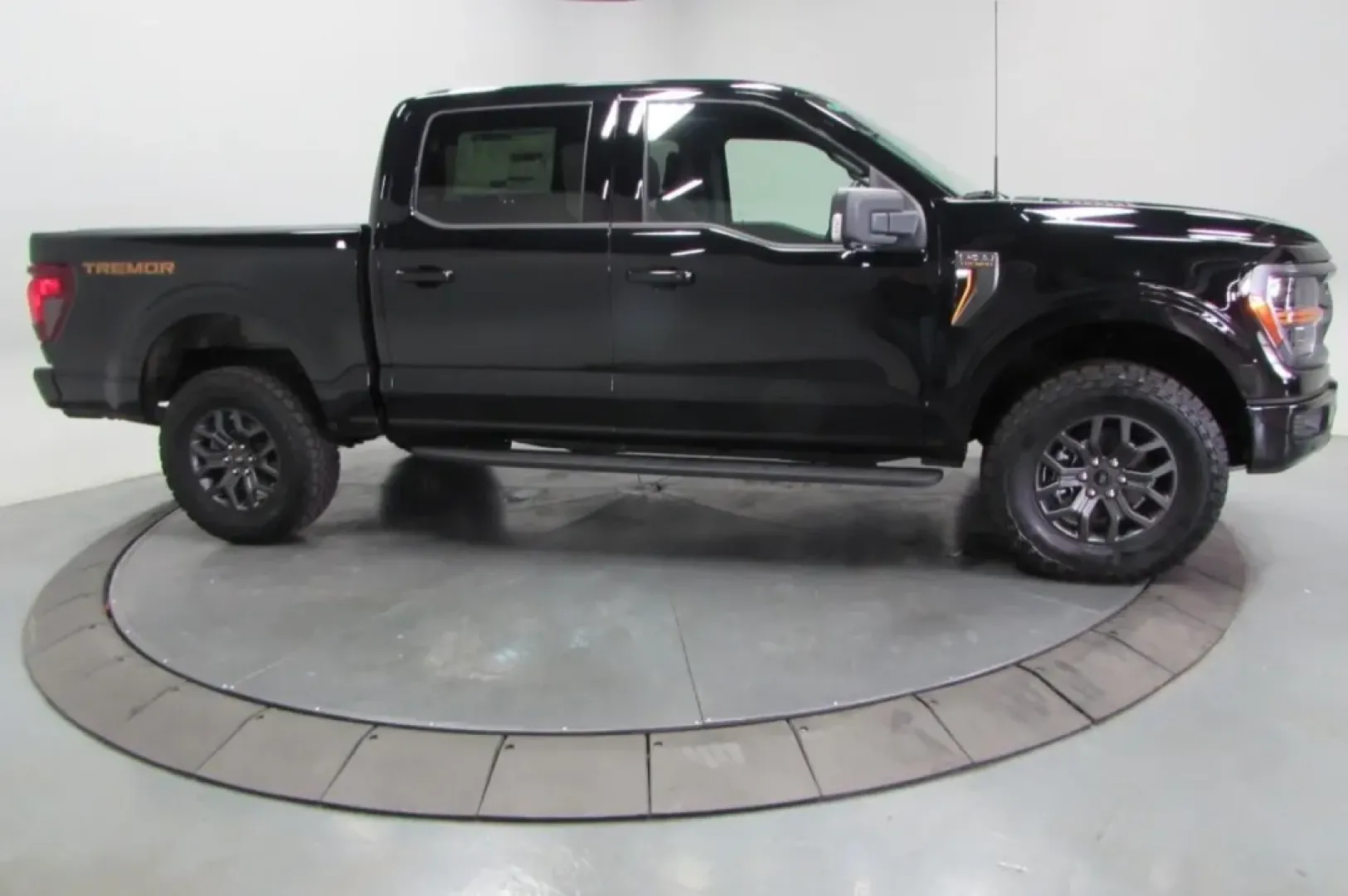 2025 Ford F-150 Tremor (1FTFW4L52SF) with an 5.0L V8 engine, Automatic transmission, located at 12836 Highway 21, De Soto, MO, 63020, (636) 337-7777, 38.151867, -90.575615 - **Unleash Your Adventure with the 2025 Ford F-150 Tremor at Pettus Ford De Soto!**<br /> <br /> If you're searching for the perfect blend of power and versatility, look no further than the 2025 Ford F-150 Tremor, available now at Pettus Ford De Soto! Located conveniently at 12836 Missouri Hwy 21, De - Photo#3
