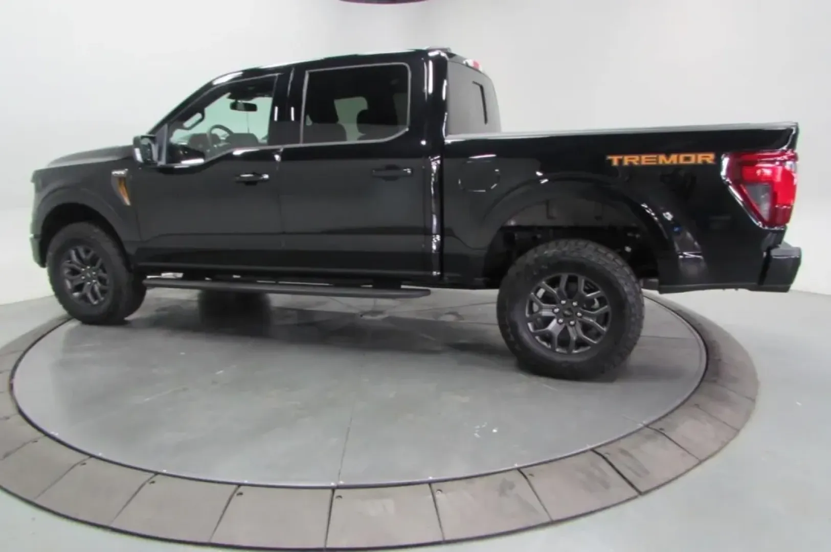 2025 Ford F-150 Tremor (1FTFW4L52SF) with an 5.0L V8 engine, Automatic transmission, located at 12836 Highway 21, De Soto, MO, 63020, (636) 337-7777, 38.151867, -90.575615 - **Unleash Your Adventure with the 2025 Ford F-150 Tremor at Pettus Ford De Soto!**<br /> <br /> If you're searching for the perfect blend of power and versatility, look no further than the 2025 Ford F-150 Tremor, available now at Pettus Ford De Soto! Located conveniently at 12836 Missouri Hwy 21, De - Photo#4
