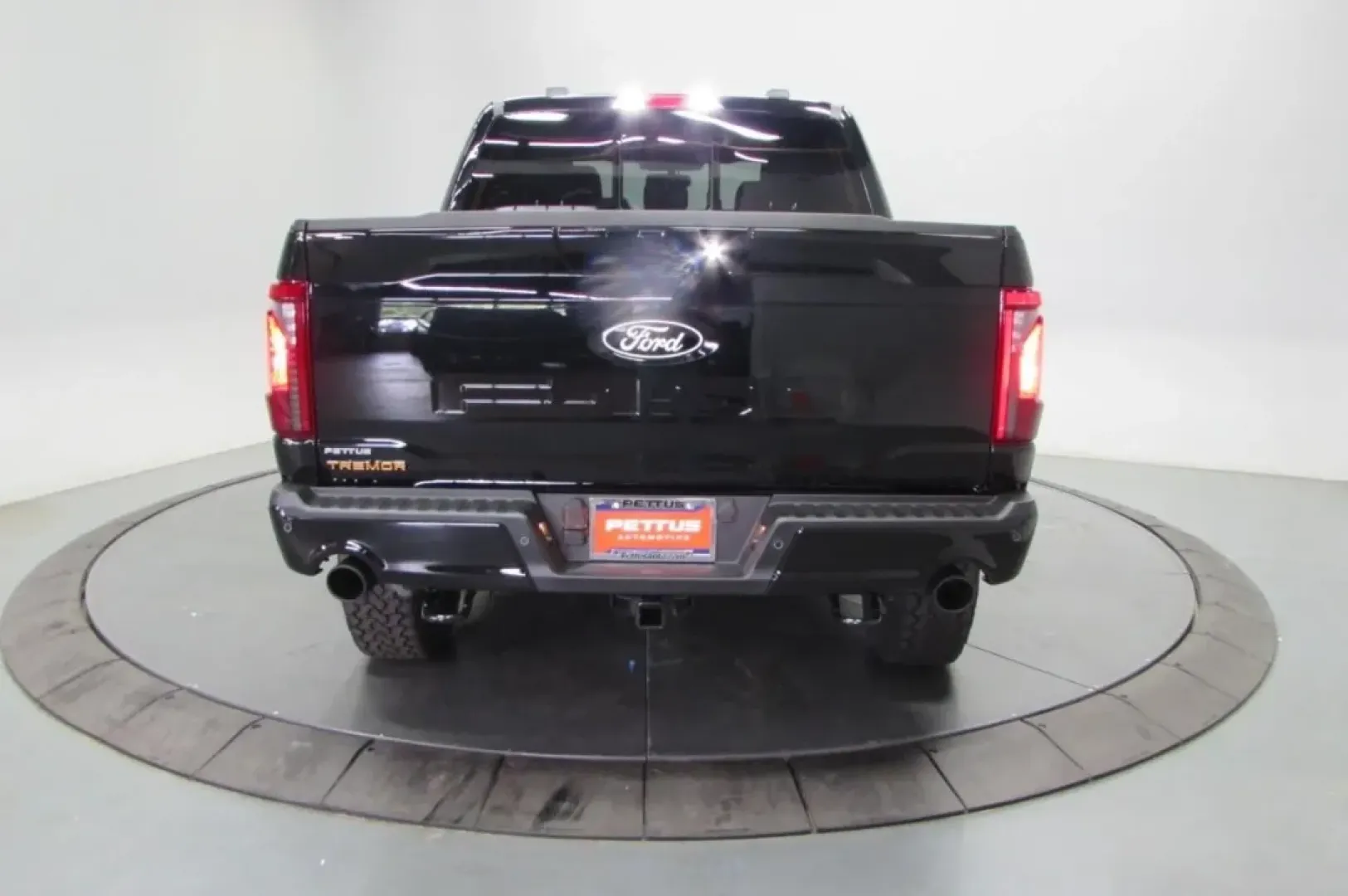 2025 Ford F-150 Tremor (1FTFW4L52SF) with an 5.0L V8 engine, Automatic transmission, located at 12836 Highway 21, De Soto, MO, 63020, (636) 337-7777, 38.151867, -90.575615 - **Unleash Your Adventure with the 2025 Ford F-150 Tremor at Pettus Ford De Soto!**<br /> <br /> If you're searching for the perfect blend of power and versatility, look no further than the 2025 Ford F-150 Tremor, available now at Pettus Ford De Soto! Located conveniently at 12836 Missouri Hwy 21, De - Photo#6