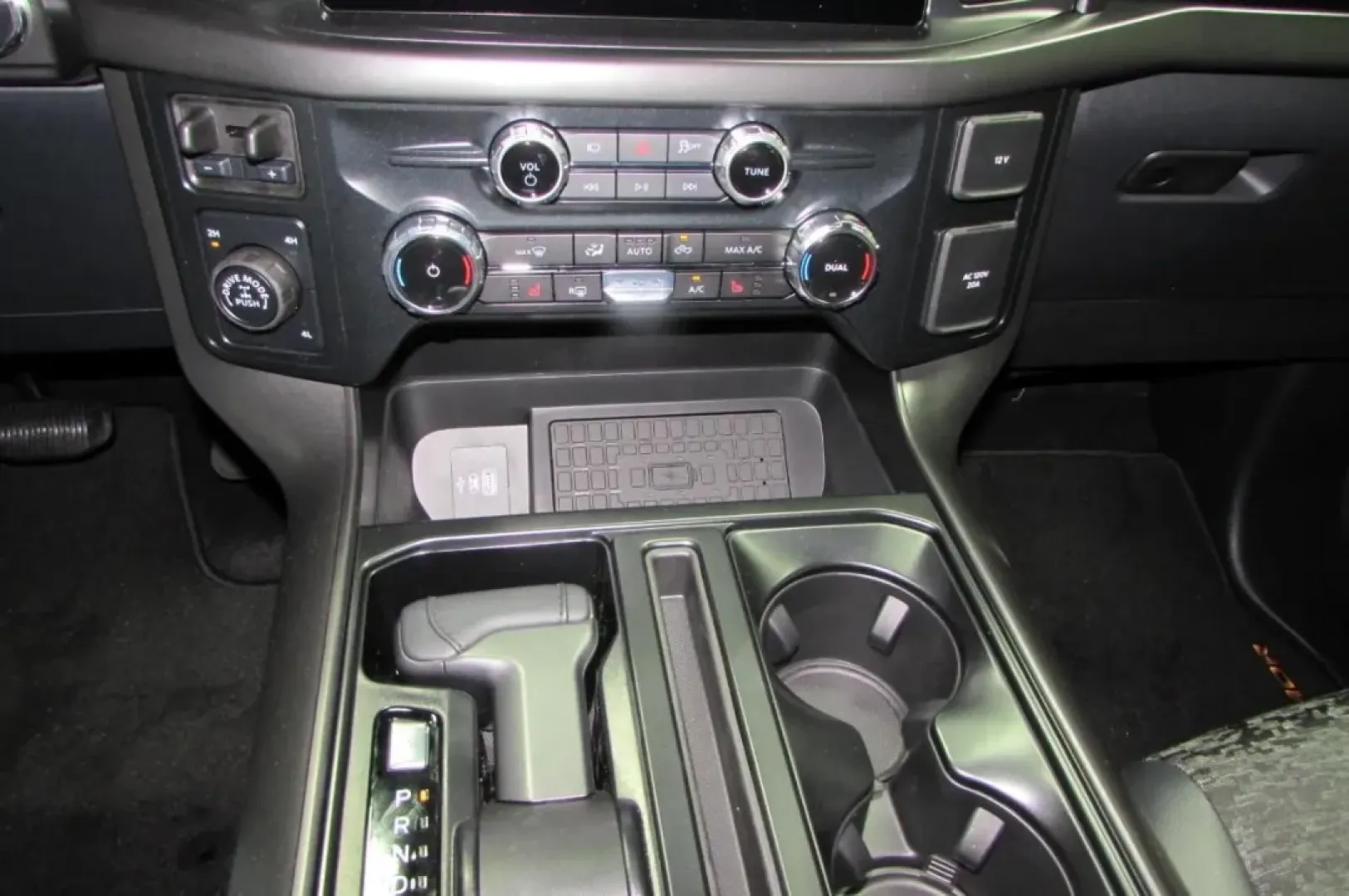 2025 Ford F-150 Tremor (1FTFW4L52SF) with an 5.0L V8 engine, Automatic transmission, located at 12836 Highway 21, De Soto, MO, 63020, (636) 337-7777, 38.151867, -90.575615 - **Unleash Your Adventure with the 2025 Ford F-150 Tremor at Pettus Ford De Soto!**<br /> <br /> If you're searching for the perfect blend of power and versatility, look no further than the 2025 Ford F-150 Tremor, available now at Pettus Ford De Soto! Located conveniently at 12836 Missouri Hwy 21, De - Photo#25