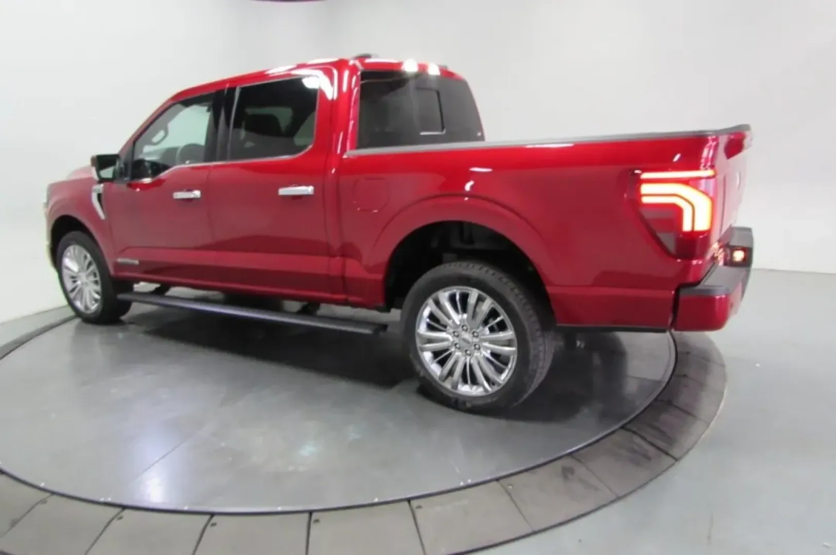 2025 /Smoked Truffle Leather Ford F-150 Platinum (1FTFW7LD0SF) with an 3.5L V6 engine, located at 12836 Highway 21, De Soto, MO, 63020, (636) 337-7777, 38.151867, -90.575615 - Are you ready to elevate your adventures on and off the road? The 2025 Ford F-150 Platinum, available at Pettus Ford De Soto, is more than just a truck-it's a lifestyle choice. Imagine cruising through the scenic routes of De Soto, MO, whether you're embarking on a weekend getaway, hauling equipment - Photo#4