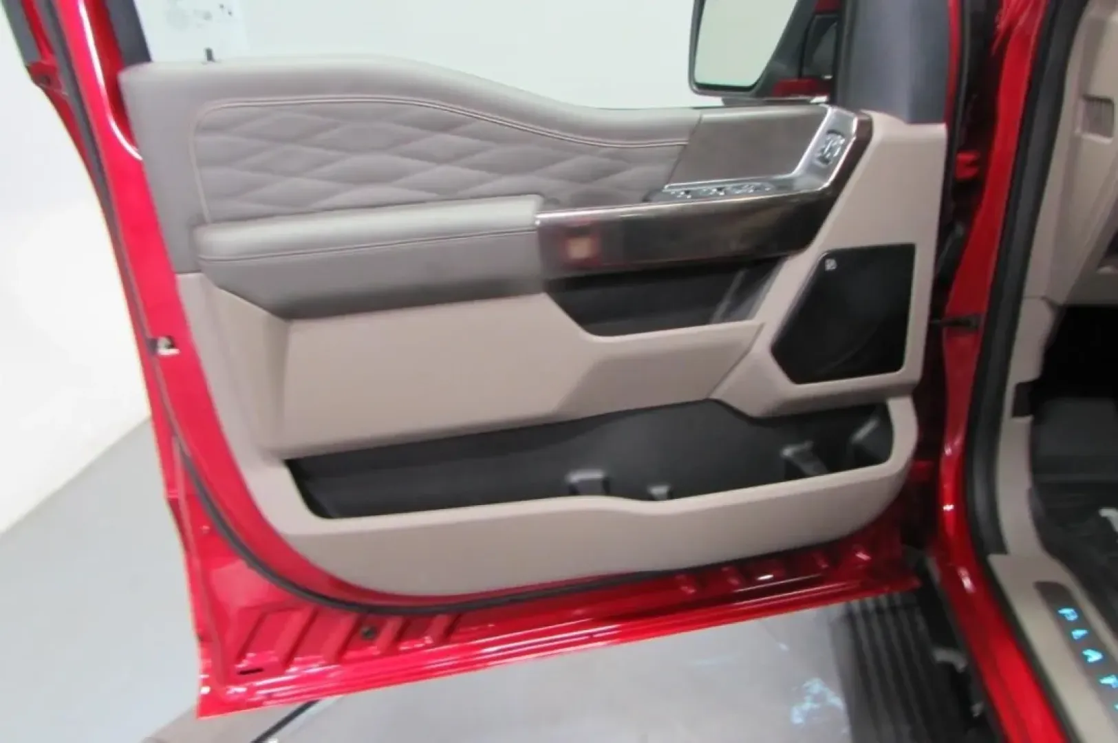 2025 /Smoked Truffle Leather Ford F-150 Platinum (1FTFW7LD0SF) with an 3.5L V6 engine, located at 12836 Highway 21, De Soto, MO, 63020, (636) 337-7777, 38.151867, -90.575615 - Are you ready to elevate your adventures on and off the road? The 2025 Ford F-150 Platinum, available at Pettus Ford De Soto, is more than just a truck-it's a lifestyle choice. Imagine cruising through the scenic routes of De Soto, MO, whether you're embarking on a weekend getaway, hauling equipment - Photo#13