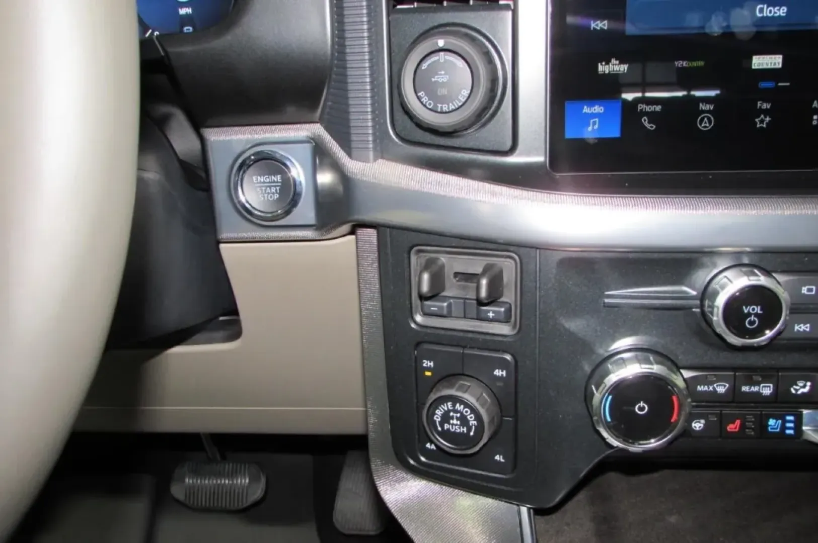 2025 /Smoked Truffle Leather Ford F-150 Platinum (1FTFW7LD0SF) with an 3.5L V6 engine, located at 12836 Highway 21, De Soto, MO, 63020, (636) 337-7777, 38.151867, -90.575615 - Are you ready to elevate your adventures on and off the road? The 2025 Ford F-150 Platinum, available at Pettus Ford De Soto, is more than just a truck-it's a lifestyle choice. Imagine cruising through the scenic routes of De Soto, MO, whether you're embarking on a weekend getaway, hauling equipment - Photo#21