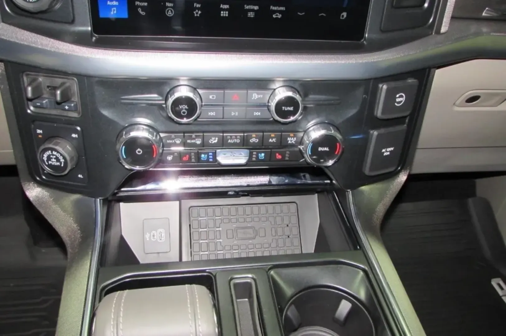 2025 /Smoked Truffle Leather Ford F-150 Platinum (1FTFW7LD0SF) with an 3.5L V6 engine, located at 12836 Highway 21, De Soto, MO, 63020, (636) 337-7777, 38.151867, -90.575615 - Are you ready to elevate your adventures on and off the road? The 2025 Ford F-150 Platinum, available at Pettus Ford De Soto, is more than just a truck-it's a lifestyle choice. Imagine cruising through the scenic routes of De Soto, MO, whether you're embarking on a weekend getaway, hauling equipment - Photo#23