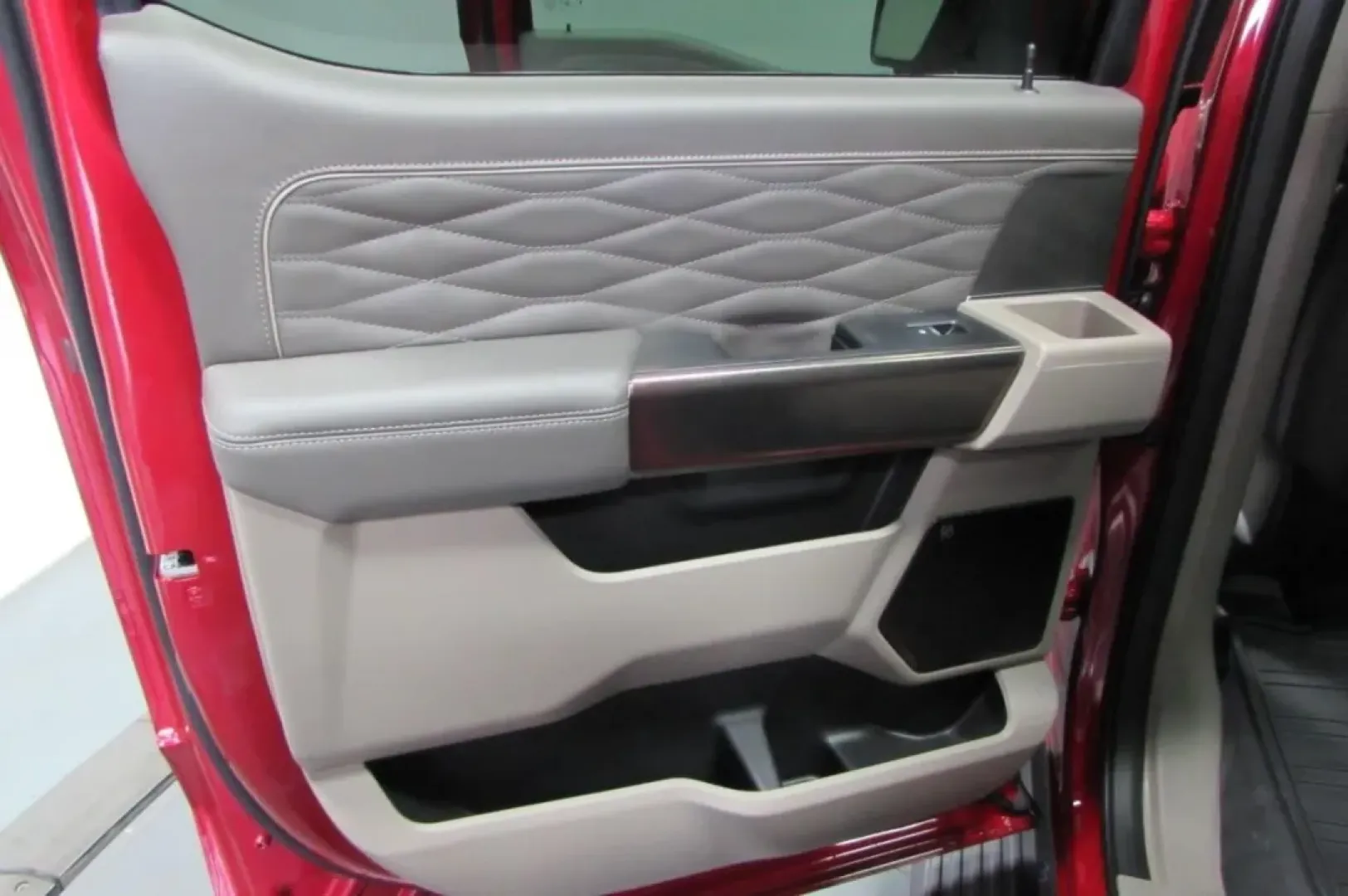 2025 /Smoked Truffle Leather Ford F-150 Platinum (1FTFW7LD0SF) with an 3.5L V6 engine, located at 12836 Highway 21, De Soto, MO, 63020, (636) 337-7777, 38.151867, -90.575615 - Are you ready to elevate your adventures on and off the road? The 2025 Ford F-150 Platinum, available at Pettus Ford De Soto, is more than just a truck-it's a lifestyle choice. Imagine cruising through the scenic routes of De Soto, MO, whether you're embarking on a weekend getaway, hauling equipment - Photo#27