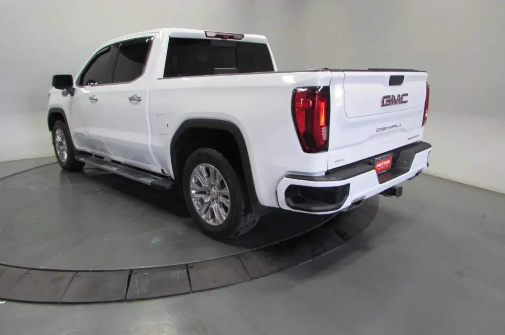 2022 /Jet Black GMC Sierra 1500 Denali (3GTUUGED7NG) with an Other engine, located at 12830 Highway 21, De Soto, MO, 63020, (636) 337-7777, 38.153099, -90.573624 - **Elevate Your Adventures with the 2022 GMC Sierra 1500 at Pettus CDJR DeSoto!**<br /> <br /> Looking for the perfect vehicle to complement your active lifestyle? The 2022 GMC Sierra 1500, available at Pettus CDJR DeSoto, is not just a truck; it's your ticket to unforgettable weekend adventures and - Photo#5