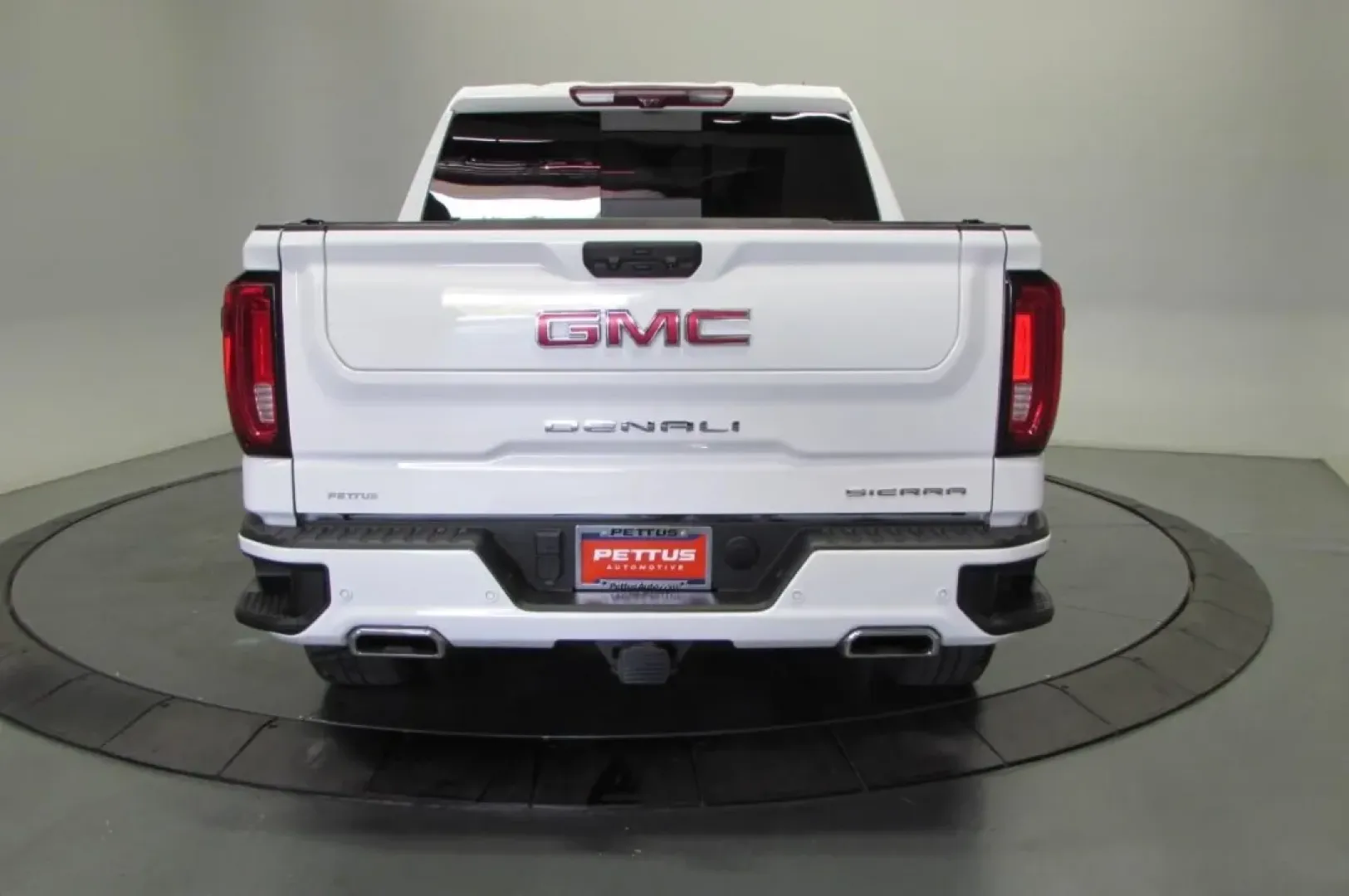 2022 /Jet Black GMC Sierra 1500 Denali (3GTUUGED7NG) with an Other engine, located at 12830 Highway 21, De Soto, MO, 63020, (636) 337-7777, 38.153099, -90.573624 - **Elevate Your Adventures with the 2022 GMC Sierra 1500 at Pettus CDJR DeSoto!**<br /> <br /> Looking for the perfect vehicle to complement your active lifestyle? The 2022 GMC Sierra 1500, available at Pettus CDJR DeSoto, is not just a truck; it's your ticket to unforgettable weekend adventures and - Photo#6