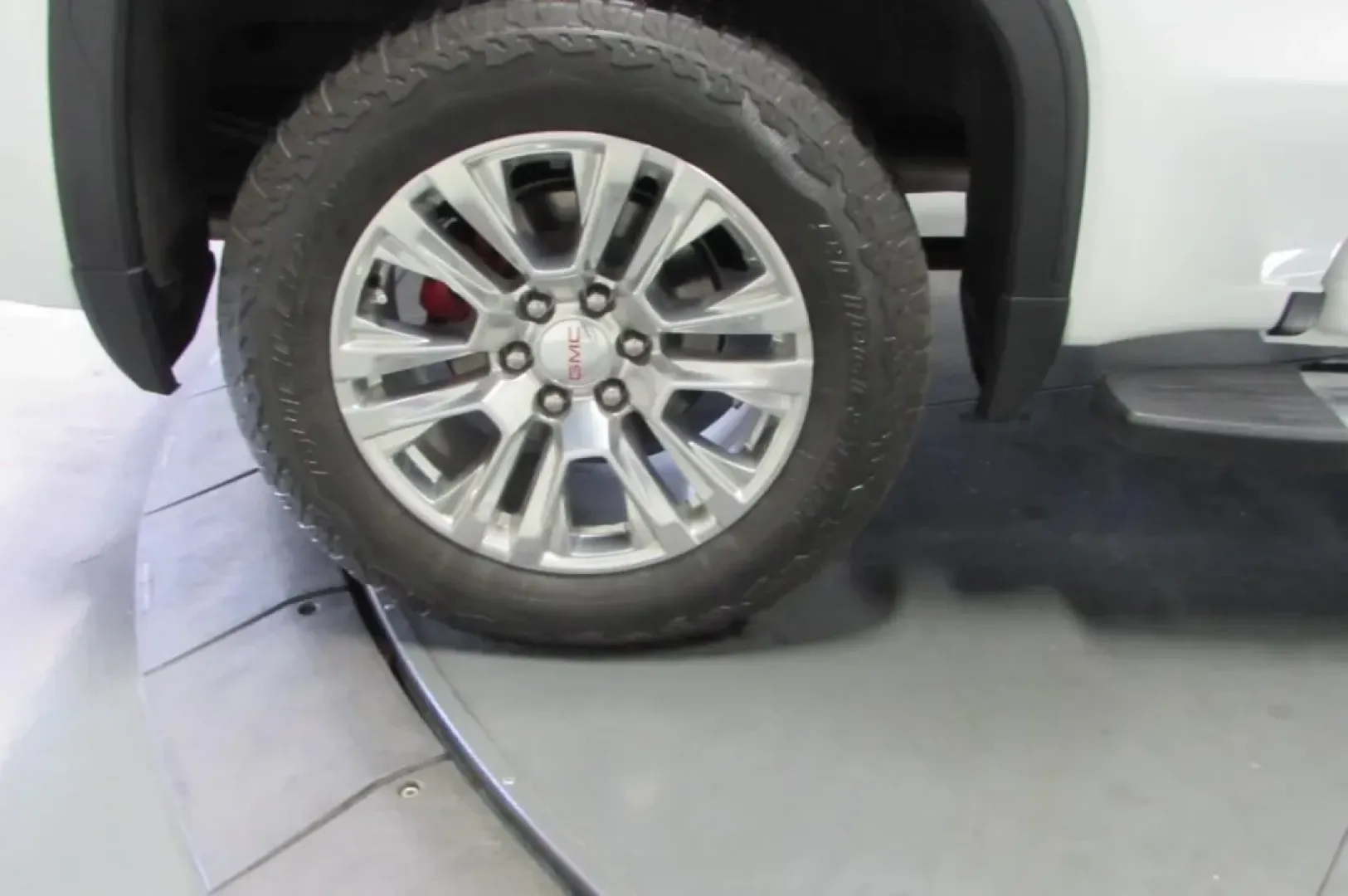 2022 /Jet Black GMC Sierra 1500 Denali (3GTUUGED7NG) with an Other engine, located at 12830 Highway 21, De Soto, MO, 63020, (636) 337-7777, 38.153099, -90.573624 - **Elevate Your Adventures with the 2022 GMC Sierra 1500 at Pettus CDJR DeSoto!**<br /> <br /> Looking for the perfect vehicle to complement your active lifestyle? The 2022 GMC Sierra 1500, available at Pettus CDJR DeSoto, is not just a truck; it's your ticket to unforgettable weekend adventures and - Photo#9