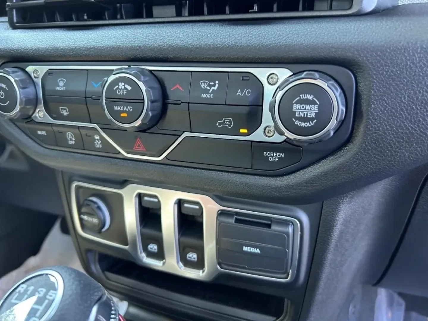 2025 /Black Cloth Jeep Wrangler Sport (1C4PJXAG6SW) with an 3.6L V6 24V VVT UPG I engine, located at 970 Woodlawn Dr., Farmington, MO, 63640, (573) 431-7800, 37.825642, -90.468674 - **Unleash Your Adventurous Spirit with the 2025 Jeep Wrangler!**<br /> <br /> Are you ready to elevate your outdoor adventures while ensuring your daily commute remains a breeze? The 2025 Jeep Wrangler, now available at Pettus CDJR Farmington, is the perfect blend of rugged capability and urban func - Photo#14