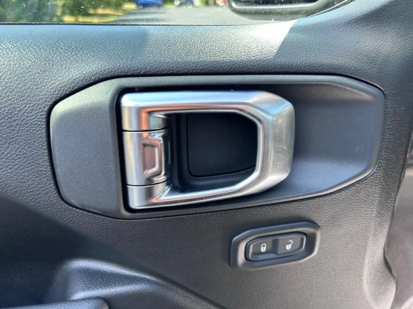 2025 /Black Cloth Jeep Wrangler Sport (1C4PJXAG6SW) with an 3.6L V6 24V VVT UPG I engine, located at 970 Woodlawn Dr., Farmington, MO, 63640, (573) 431-7800, 37.825642, -90.468674 - **Unleash Your Adventurous Spirit with the 2025 Jeep Wrangler!**<br /> <br /> Are you ready to elevate your outdoor adventures while ensuring your daily commute remains a breeze? The 2025 Jeep Wrangler, now available at Pettus CDJR Farmington, is the perfect blend of rugged capability and urban func - Photo#17