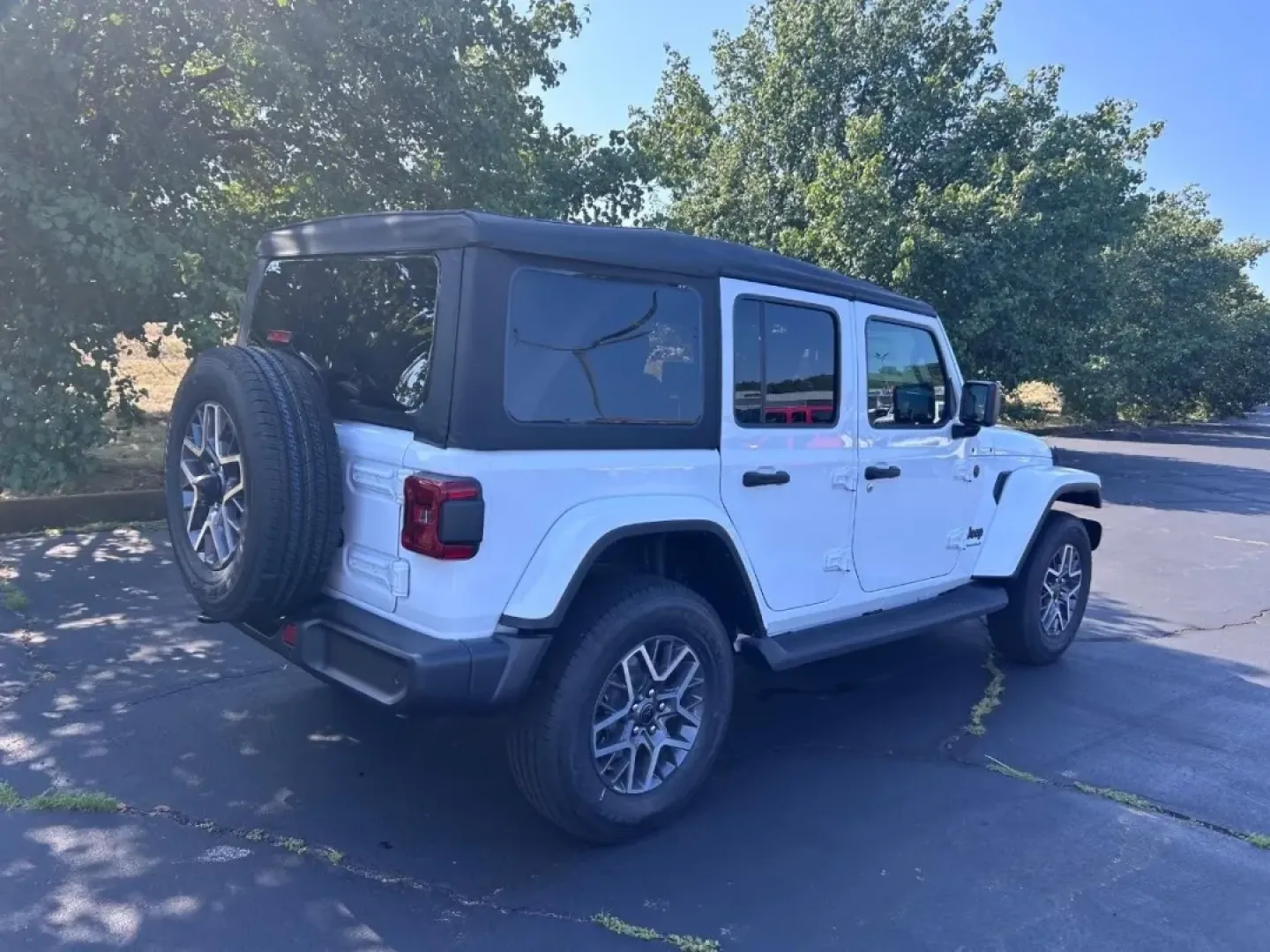 2025 /Black Leather Jeep Wrangler Sahara (1C4PJXEG9SW) with an 3.6L V6 engine, Automatic transmission, located at 970 Woodlawn Dr., Farmington, MO, 63640, (573) 431-7800, 37.825642, -90.468674 - **Adventure Awaits! Discover the 2025 Jeep Wrangler Sahara at Pettus CDJR Farmington**<br /> <br /> Are you ready to take on the great outdoors or embark on your next family road trip? Look no further than the **2025 Jeep Wrangler Sahara**, a perfect blend of ruggedness and comfort tailored for adve - Photo#2