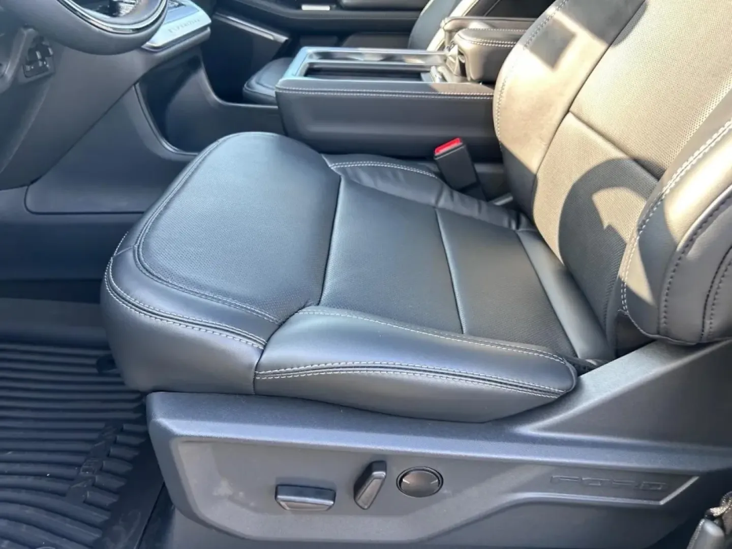 2025 /Black Onyx Leather Ford Expedition Platinum (1FMJU1M80SE) with an 3.5L EcoBoost V6 engine, Automatic transmission, located at 141 Commercial Dr, Fredericktown, MO, 63645, (573) 783-6432, 37.570087, -90.320648 - **Embark on Your Next Adventure with the 2025 Ford Expedition Platinum!**<br /> <br /> If you're searching for the perfect blend of luxury, power, and versatility, look no further than the stunning 2025 Ford Expedition Platinum, available now at Pettus Ford Fredericktown. This top-of-the-line SUV is - Photo#22