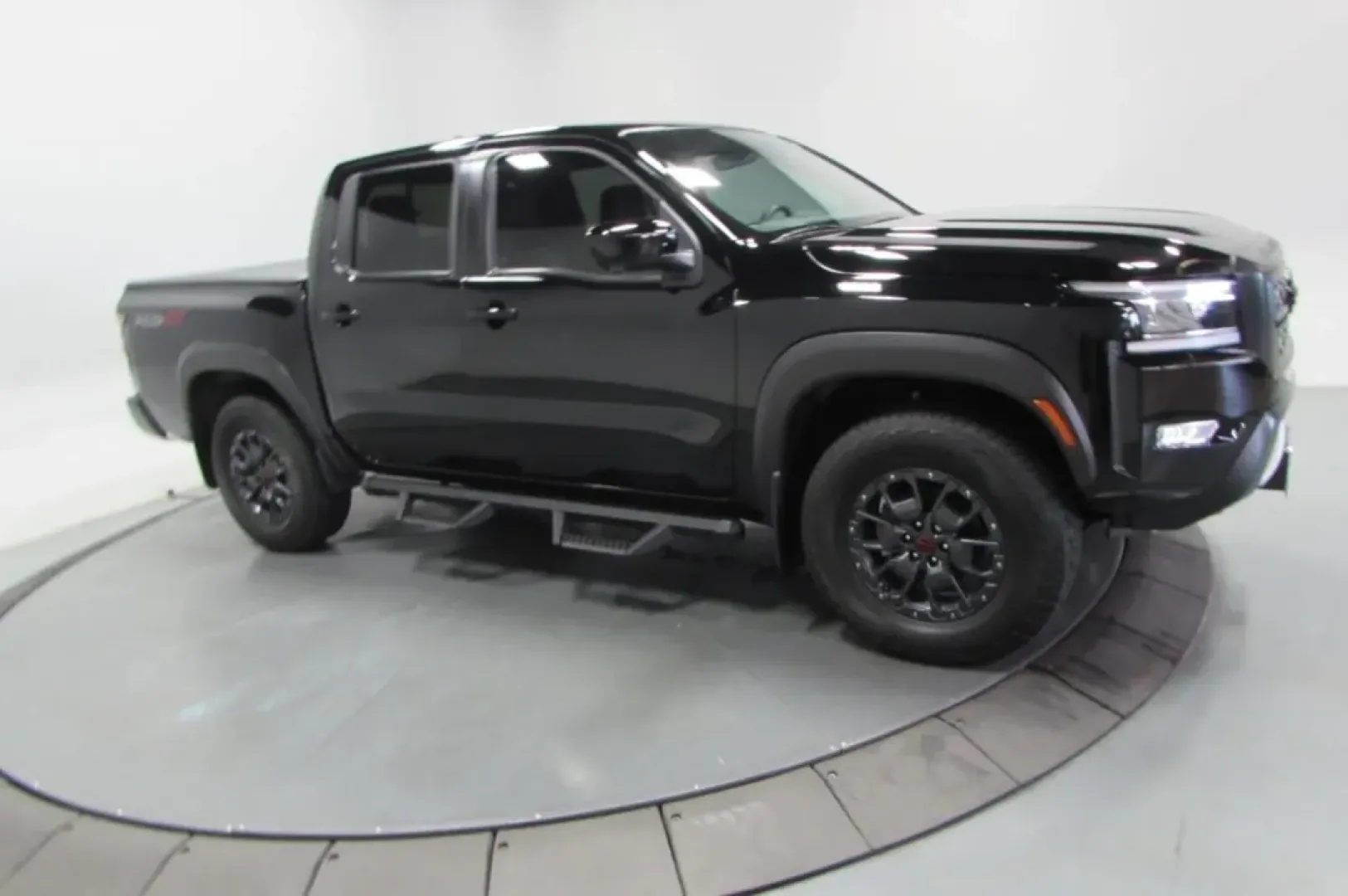 2024 /Charcoal w/Lava Red Leather Nissan Frontier PRO-4X (1N6ED1EK1RN) with an Other engine, Automatic transmission, located at 12836 Highway 21, De Soto, MO, 63020, (636) 337-7777, 38.151867, -90.575615 - **Conquer Every Terrain with the 2024 Nissan Frontier at Pettus Ford De Soto!**<br /> <br /> Are you in search of a versatile, rugged vehicle that can handle both your weekday commutes and weekend adventures? Look no further! The 2024 Nissan Frontier is the perfect choice for those who crave a truck - Photo#3