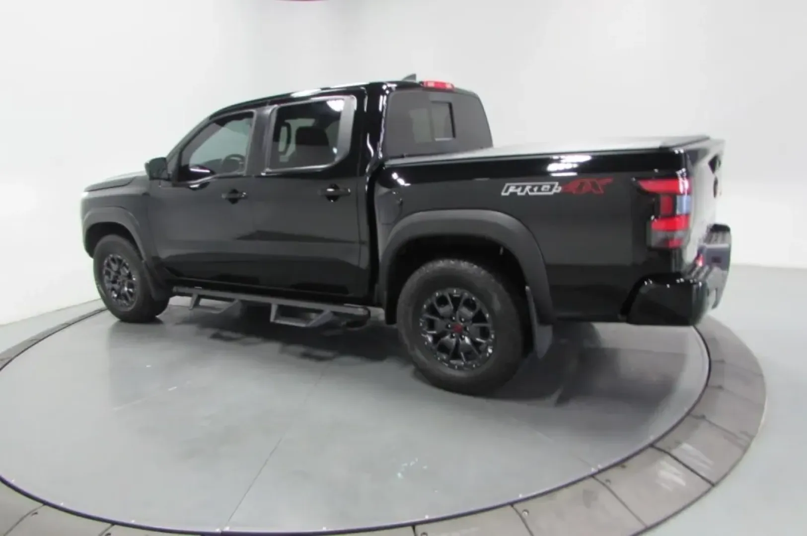 2024 /Charcoal w/Lava Red Leather Nissan Frontier PRO-4X (1N6ED1EK1RN) with an Other engine, Automatic transmission, located at 12836 Highway 21, De Soto, MO, 63020, (636) 337-7777, 38.151867, -90.575615 - **Conquer Every Terrain with the 2024 Nissan Frontier at Pettus Ford De Soto!**<br /> <br /> Are you in search of a versatile, rugged vehicle that can handle both your weekday commutes and weekend adventures? Look no further! The 2024 Nissan Frontier is the perfect choice for those who crave a truck - Photo#4