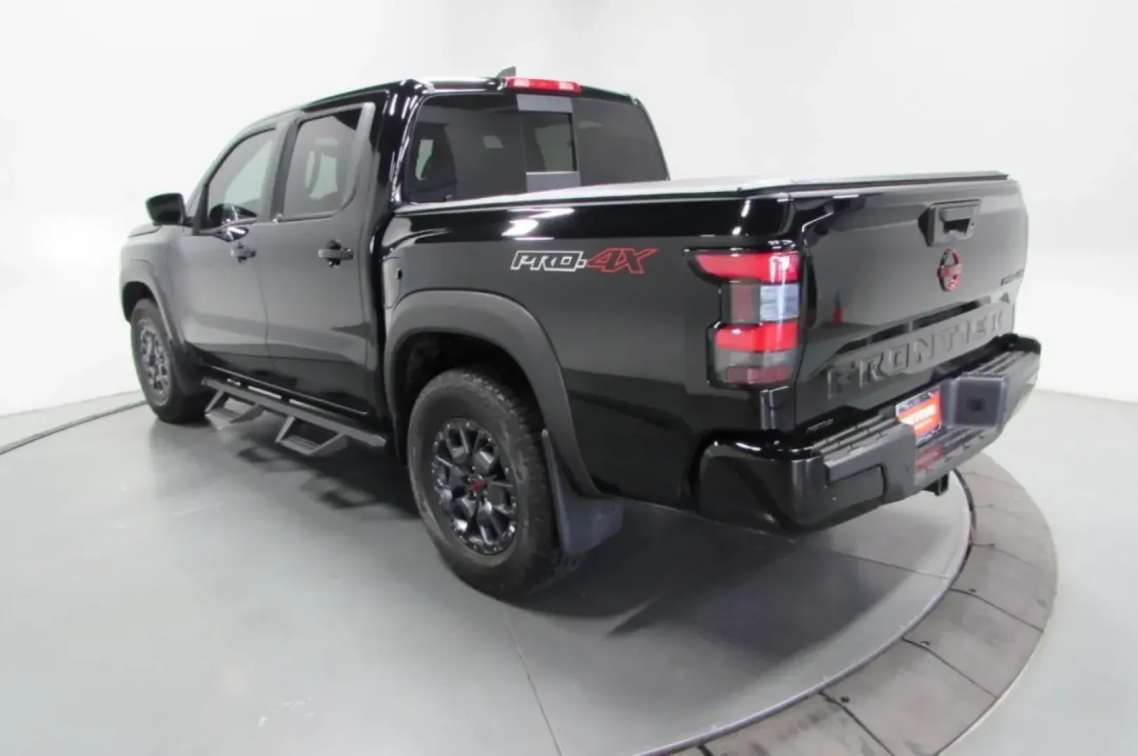 2024 /Charcoal w/Lava Red Leather Nissan Frontier PRO-4X (1N6ED1EK1RN) with an Other engine, Automatic transmission, located at 12836 Highway 21, De Soto, MO, 63020, (636) 337-7777, 38.151867, -90.575615 - **Conquer Every Terrain with the 2024 Nissan Frontier at Pettus Ford De Soto!**<br /> <br /> Are you in search of a versatile, rugged vehicle that can handle both your weekday commutes and weekend adventures? Look no further! The 2024 Nissan Frontier is the perfect choice for those who crave a truck - Photo#5
