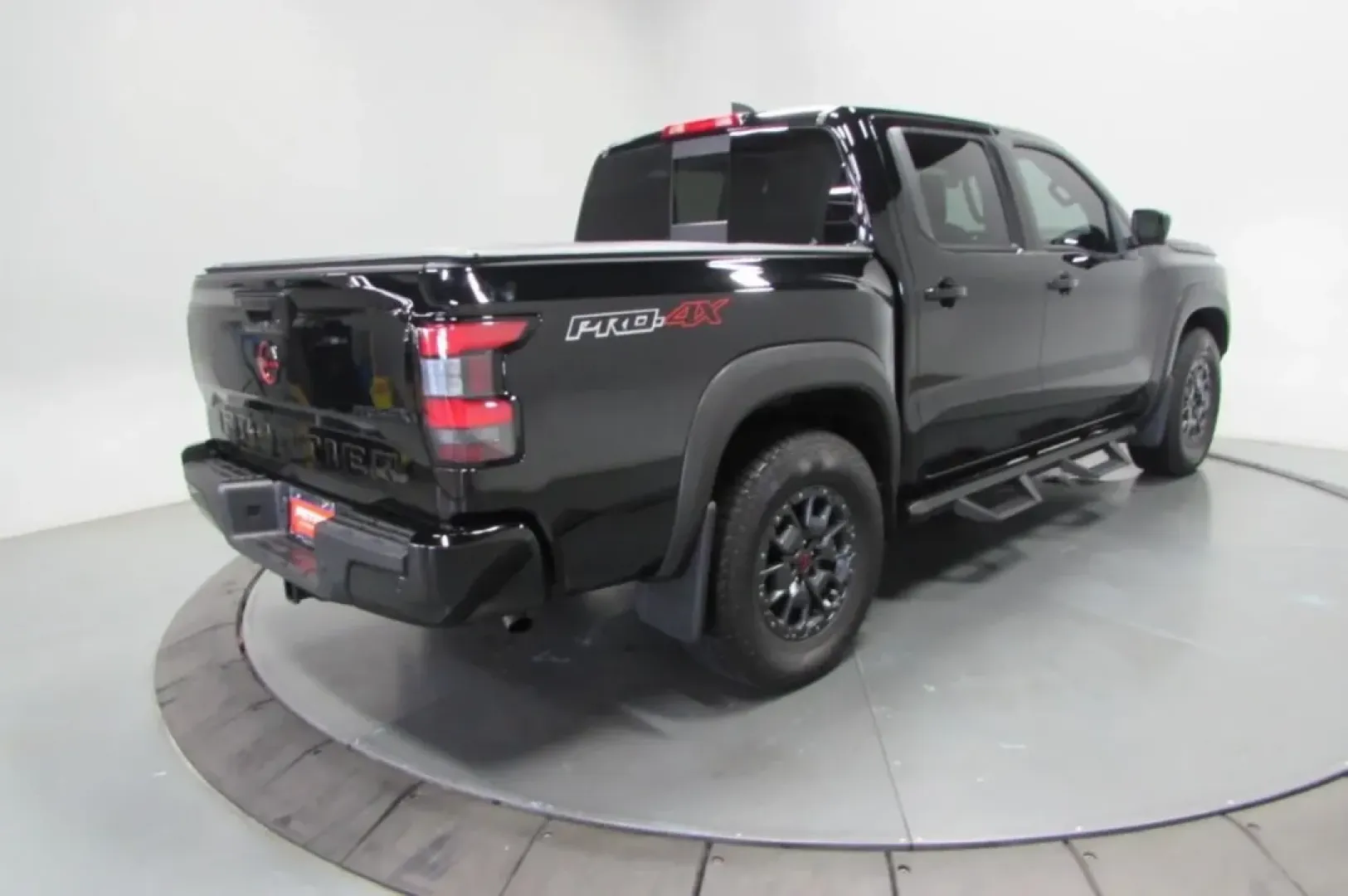 2024 /Charcoal w/Lava Red Leather Nissan Frontier PRO-4X (1N6ED1EK1RN) with an Other engine, Automatic transmission, located at 12836 Highway 21, De Soto, MO, 63020, (636) 337-7777, 38.151867, -90.575615 - **Conquer Every Terrain with the 2024 Nissan Frontier at Pettus Ford De Soto!**<br /> <br /> Are you in search of a versatile, rugged vehicle that can handle both your weekday commutes and weekend adventures? Look no further! The 2024 Nissan Frontier is the perfect choice for those who crave a truck - Photo#7