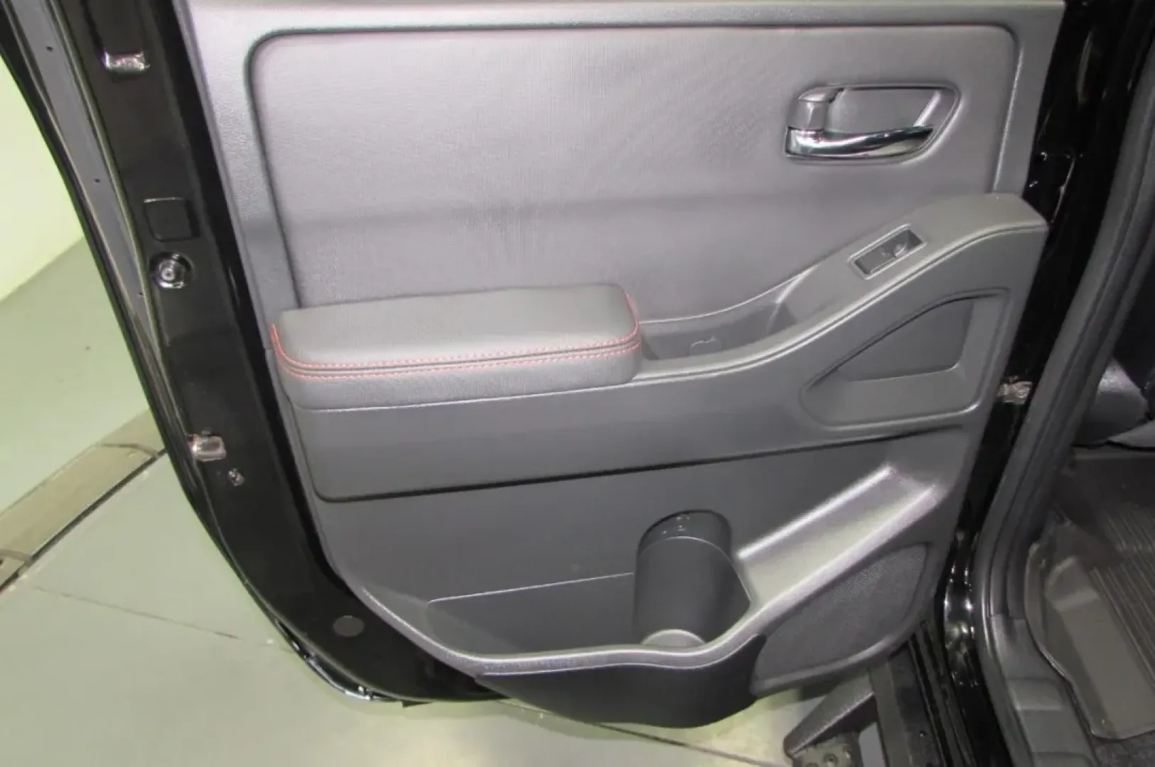 2024 /Charcoal w/Lava Red Leather Nissan Frontier PRO-4X (1N6ED1EK1RN) with an Other engine, Automatic transmission, located at 12836 Highway 21, De Soto, MO, 63020, (636) 337-7777, 38.151867, -90.575615 - **Conquer Every Terrain with the 2024 Nissan Frontier at Pettus Ford De Soto!**<br /> <br /> Are you in search of a versatile, rugged vehicle that can handle both your weekday commutes and weekend adventures? Look no further! The 2024 Nissan Frontier is the perfect choice for those who crave a truck - Photo#27