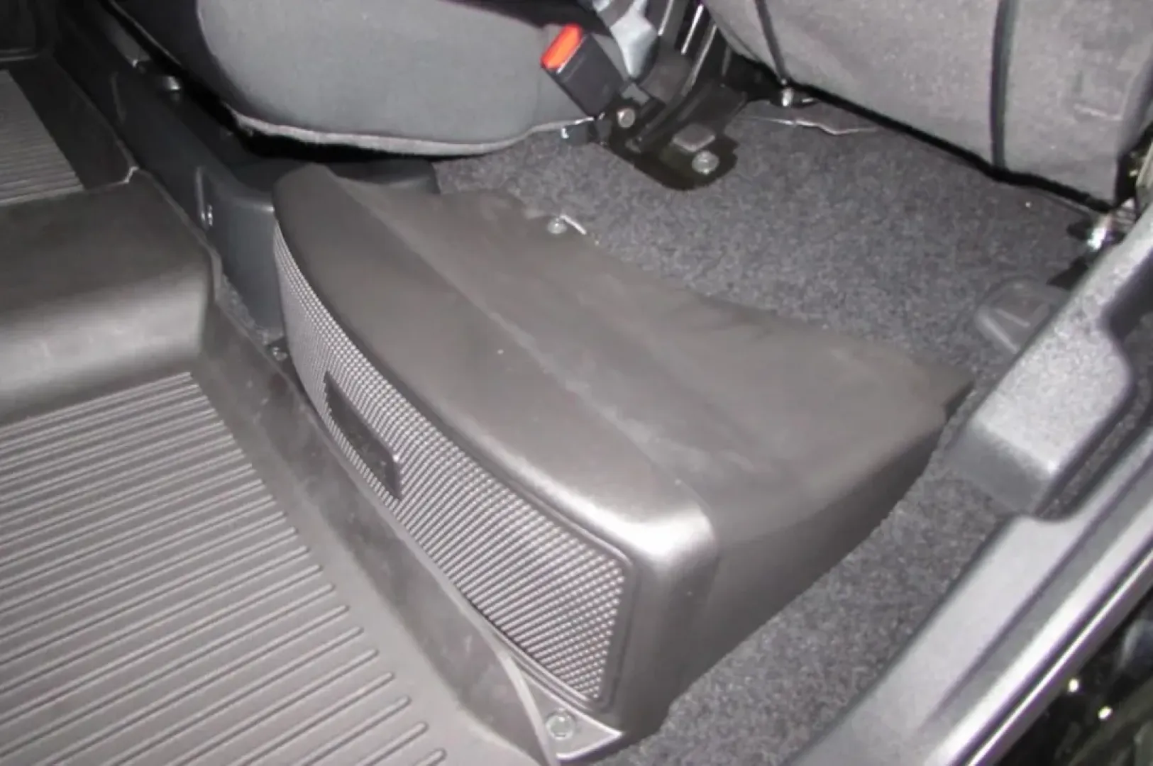 2024 /Charcoal w/Lava Red Leather Nissan Frontier PRO-4X (1N6ED1EK1RN) with an Other engine, Automatic transmission, located at 12836 Highway 21, De Soto, MO, 63020, (636) 337-7777, 38.151867, -90.575615 - **Conquer Every Terrain with the 2024 Nissan Frontier at Pettus Ford De Soto!**<br /> <br /> Are you in search of a versatile, rugged vehicle that can handle both your weekday commutes and weekend adventures? Look no further! The 2024 Nissan Frontier is the perfect choice for those who crave a truck - Photo#31