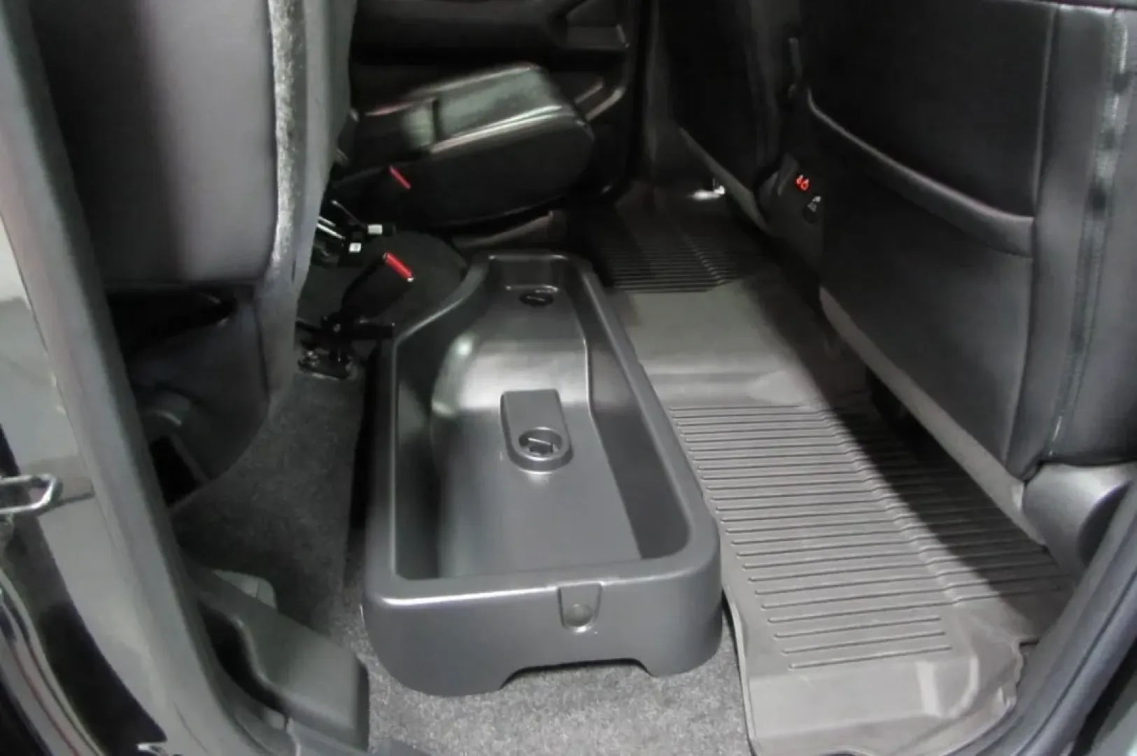 2024 /Charcoal w/Lava Red Leather Nissan Frontier PRO-4X (1N6ED1EK1RN) with an Other engine, Automatic transmission, located at 12836 Highway 21, De Soto, MO, 63020, (636) 337-7777, 38.151867, -90.575615 - **Conquer Every Terrain with the 2024 Nissan Frontier at Pettus Ford De Soto!**<br /> <br /> Are you in search of a versatile, rugged vehicle that can handle both your weekday commutes and weekend adventures? Look no further! The 2024 Nissan Frontier is the perfect choice for those who crave a truck - Photo#32