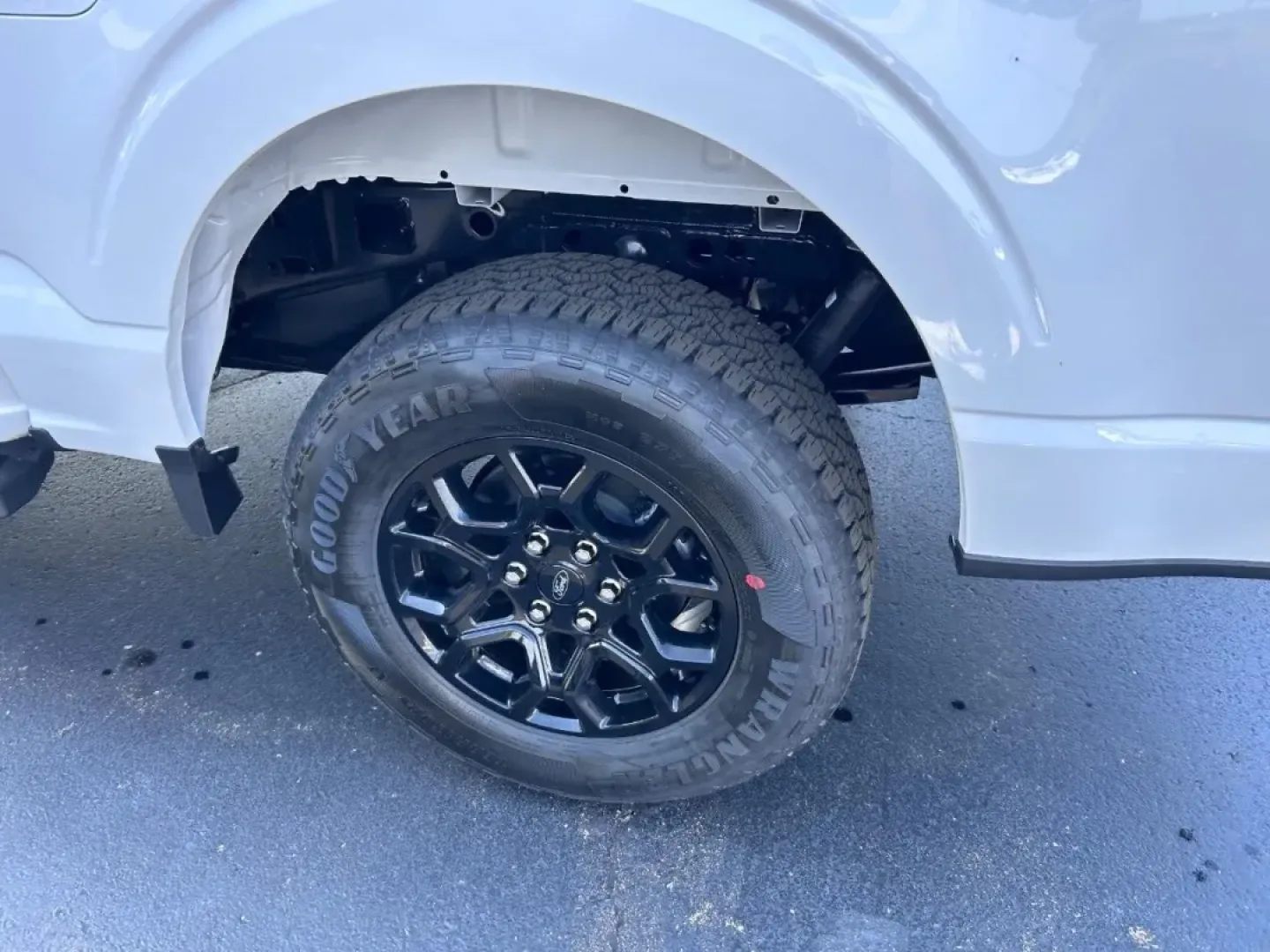 2025 /Black Cloth Ford F-150 XLT (1FTFW3L51SK) with an 5.0L engine, located at 141 Commercial Dr, Fredericktown, MO, 63645, (573) 783-6432, 37.570087, -90.320648 - **Discover the Perfect Adventure with the 2025 Ford F-150 XLT at Pettus Ford Fredericktown**<br /> <br /> Are you ready to elevate your lifestyle with a vehicle that combines rugged capability and everyday comfort? The 2025 Ford F-150 XLT, available now at Pettus Ford Fredericktown, is the quintesse - Photo#5