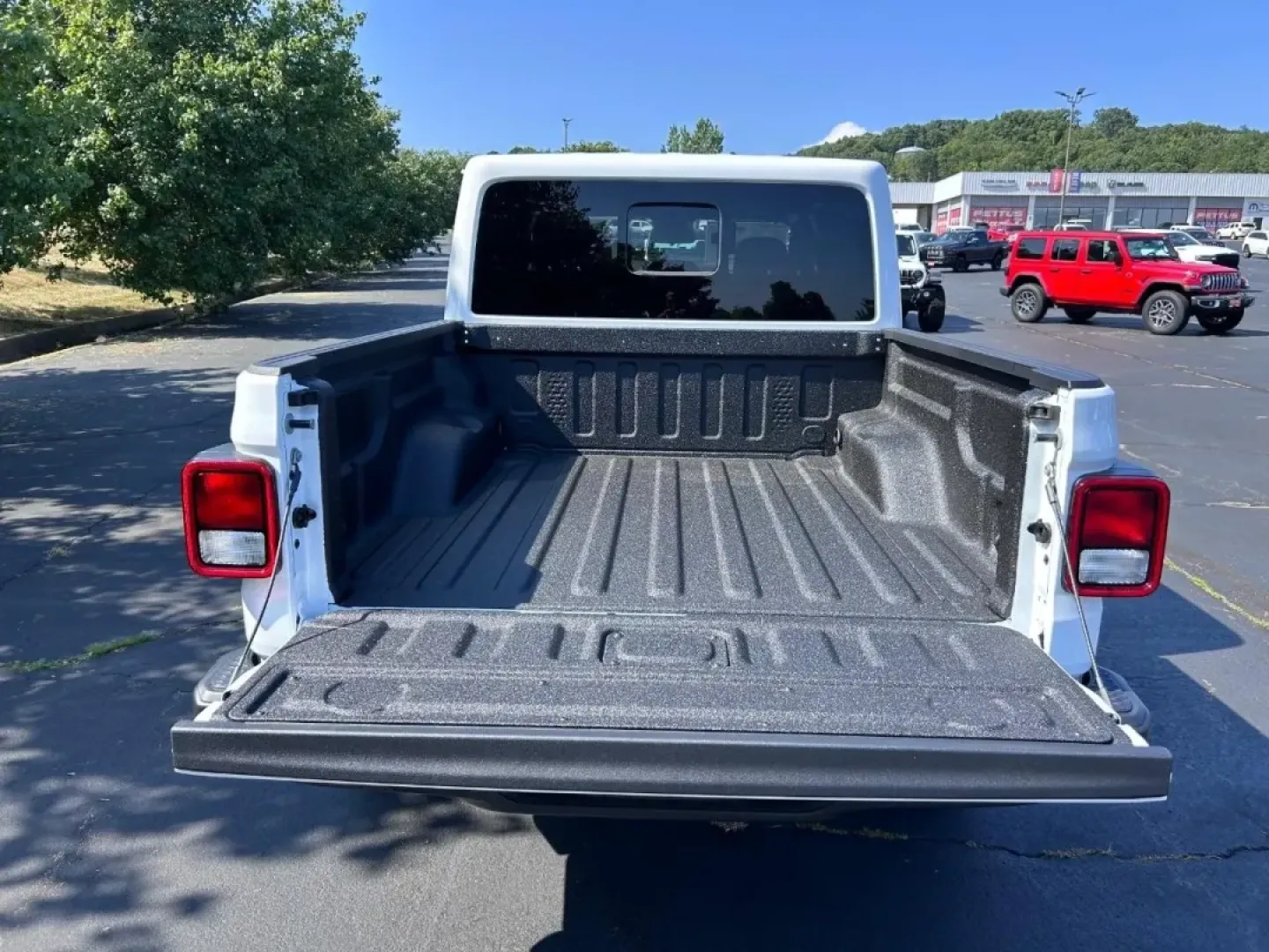 2025 /Black Cloth Jeep Gladiator (1C6PJTAG1SL) with an 3.6L V6 24V VVT UPG I engine, Automatic transmission, located at 970 Woodlawn Dr., Farmington, MO, 63640, (573) 431-7800, 37.825642, -90.468674 - **Adventure Awaits with the 2025 Jeep Gladiator Perfect for Your Next Journey!**<br /> <br /> Are you ready to embrace the great outdoors with a vehicle designed to conquer every terrain? Look no further than the 2025 Jeep Gladiator, available now at Pettus CDJR Farmington, your trusted source for - Photo#4