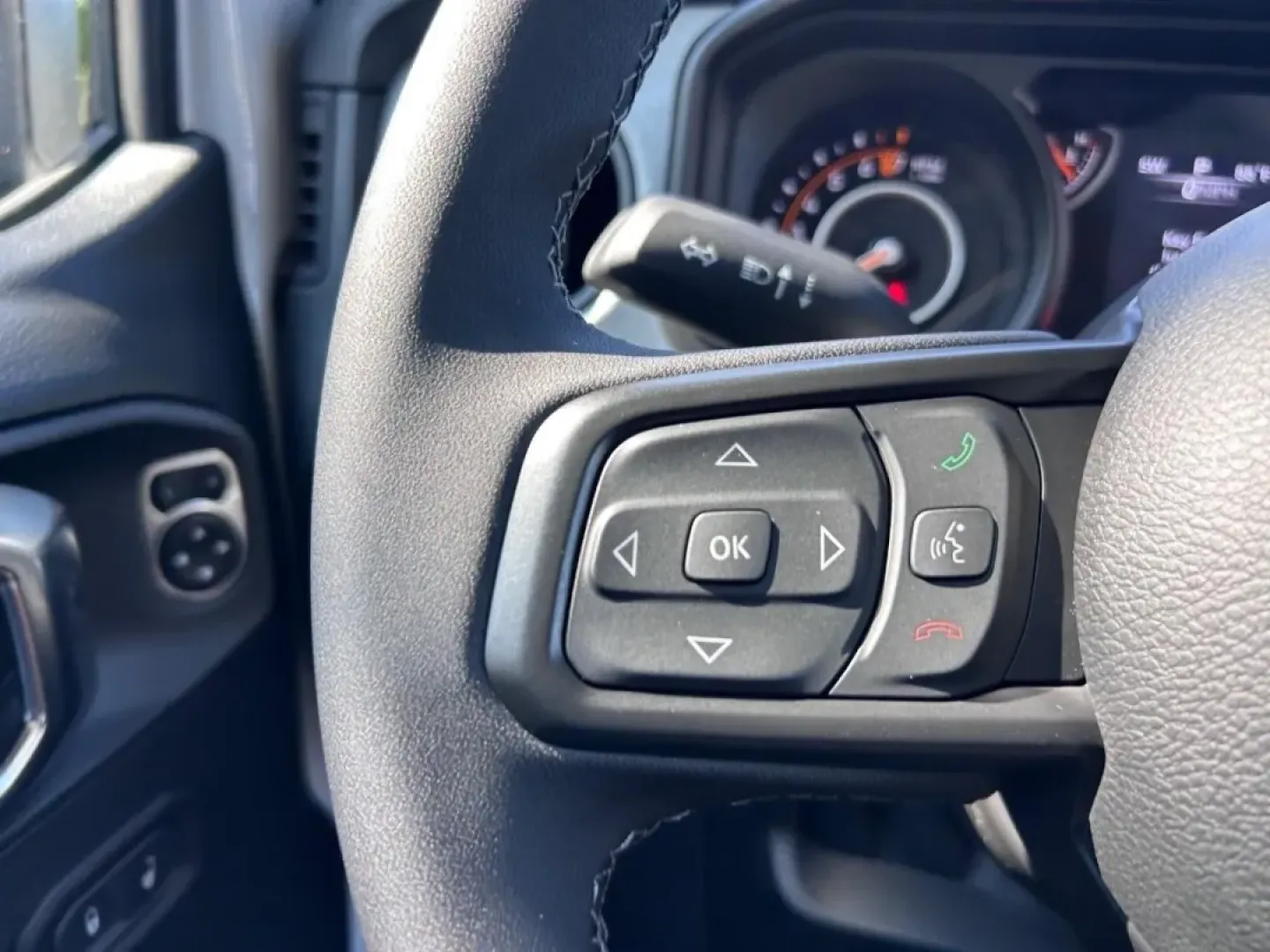 2025 /Black Cloth Jeep Gladiator (1C6PJTAG1SL) with an 3.6L V6 24V VVT UPG I engine, Automatic transmission, located at 970 Woodlawn Dr., Farmington, MO, 63640, (573) 431-7800, 37.825642, -90.468674 - **Adventure Awaits with the 2025 Jeep Gladiator Perfect for Your Next Journey!**<br /> <br /> Are you ready to embrace the great outdoors with a vehicle designed to conquer every terrain? Look no further than the 2025 Jeep Gladiator, available now at Pettus CDJR Farmington, your trusted source for - Photo#11