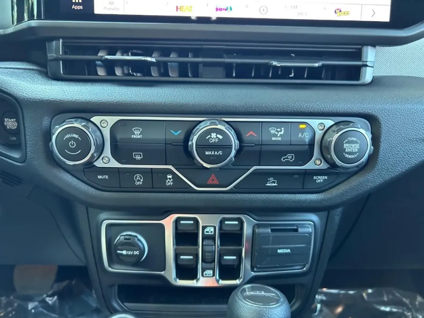 2025 /Black Cloth Jeep Gladiator (1C6PJTAG1SL) with an 3.6L V6 24V VVT UPG I engine, Automatic transmission, located at 970 Woodlawn Dr., Farmington, MO, 63640, (573) 431-7800, 37.825642, -90.468674 - **Adventure Awaits with the 2025 Jeep Gladiator Perfect for Your Next Journey!**<br /> <br /> Are you ready to embrace the great outdoors with a vehicle designed to conquer every terrain? Look no further than the 2025 Jeep Gladiator, available now at Pettus CDJR Farmington, your trusted source for - Photo#14