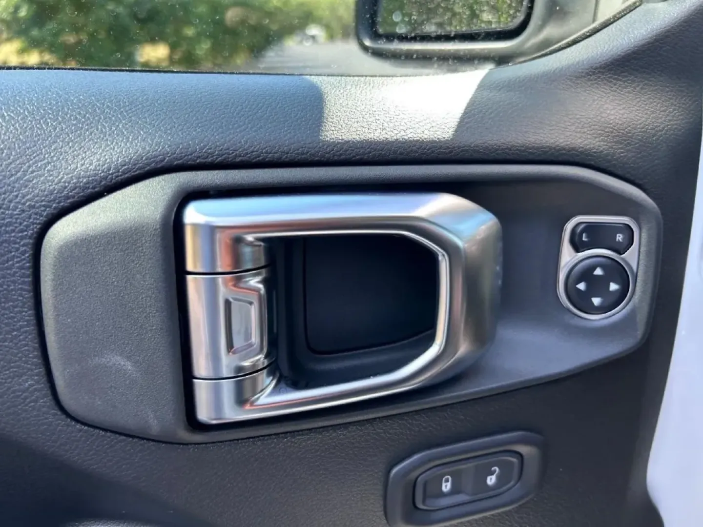 2025 /Black Cloth Jeep Gladiator (1C6PJTAG1SL) with an 3.6L V6 24V VVT UPG I engine, Automatic transmission, located at 970 Woodlawn Dr., Farmington, MO, 63640, (573) 431-7800, 37.825642, -90.468674 - **Adventure Awaits with the 2025 Jeep Gladiator Perfect for Your Next Journey!**<br /> <br /> Are you ready to embrace the great outdoors with a vehicle designed to conquer every terrain? Look no further than the 2025 Jeep Gladiator, available now at Pettus CDJR Farmington, your trusted source for - Photo#17
