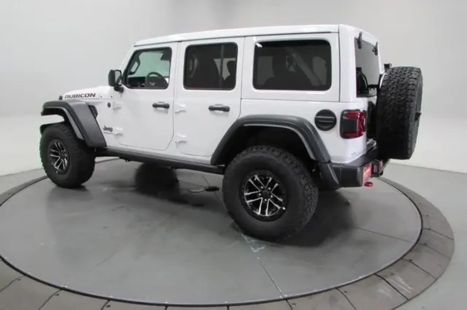 2025 /Black Leather Jeep Wrangler Rubicon (1C4RJXFG7SW) with an Other engine, located at 12830 Highway 21, De Soto, MO, 63020, (636) 337-7777, 38.153099, -90.573624 - ### Embrace Adventure with the 2025 Jeep Wrangler at Pettus CDJR DeSoto!<br /> <br /> Are you ready to tackle weekend getaways, off-road adventures, and daily commutes with a vehicle that blends rugged capability with modern comfort? Look no further than the 2025 Jeep Wrangler, now available at Pett - Photo#4