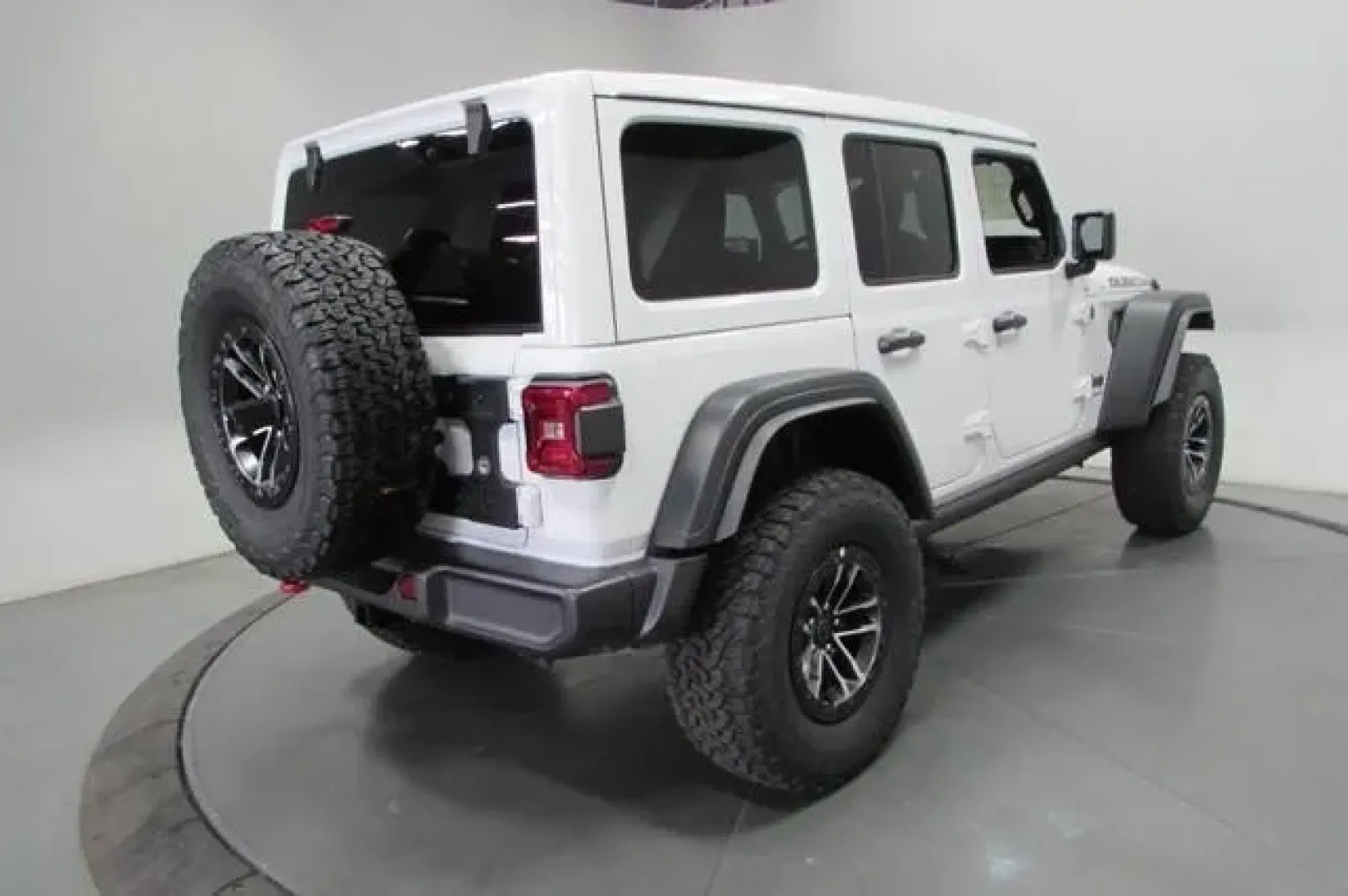 2025 /Black Leather Jeep Wrangler Rubicon (1C4RJXFG7SW) with an Other engine, located at 12830 Highway 21, De Soto, MO, 63020, (636) 337-7777, 38.153099, -90.573624 - ### Embrace Adventure with the 2025 Jeep Wrangler at Pettus CDJR DeSoto!<br /> <br /> Are you ready to tackle weekend getaways, off-road adventures, and daily commutes with a vehicle that blends rugged capability with modern comfort? Look no further than the 2025 Jeep Wrangler, now available at Pett - Photo#7