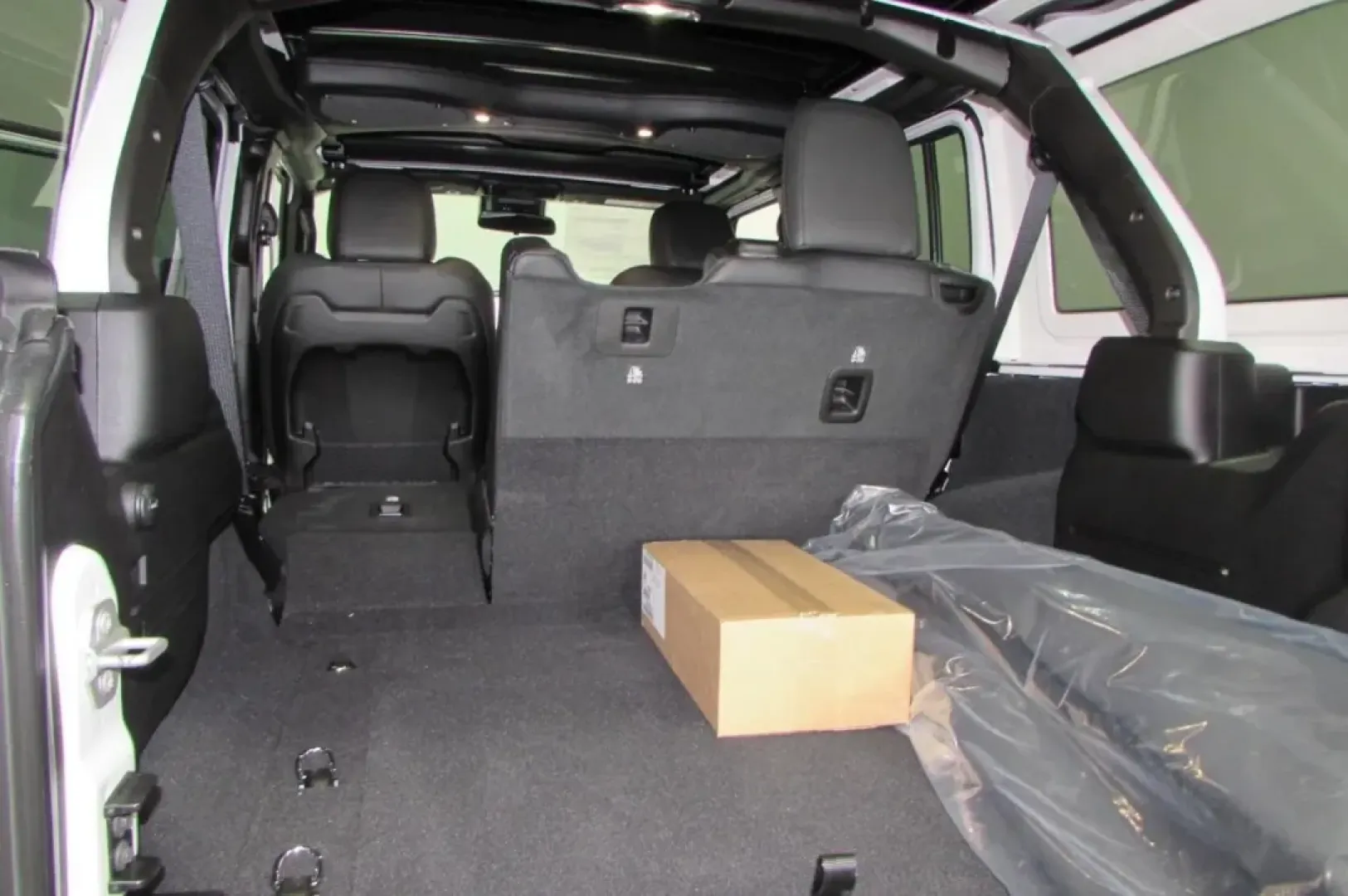 2025 /Black Leather Jeep Wrangler Rubicon 392 (1C4RJXSJ5SW) with an Other engine, Automatic transmission, located at 12830 Highway 21, De Soto, MO, 63020, (636) 337-7777, 38.153099, -90.573624 - **Unleash Your Adventurous Spirit with the 2025 Jeep Wrangler Rubicon 392 Final Edition!**<br /> <br /> Are you ready to elevate your weekend getaways or off-road adventures? The 2025 Jeep Wrangler Rubicon 392 Final Edition is not just a vehicle-it's a lifestyle. Perfectly designed for outdoor enthu - Photo#27