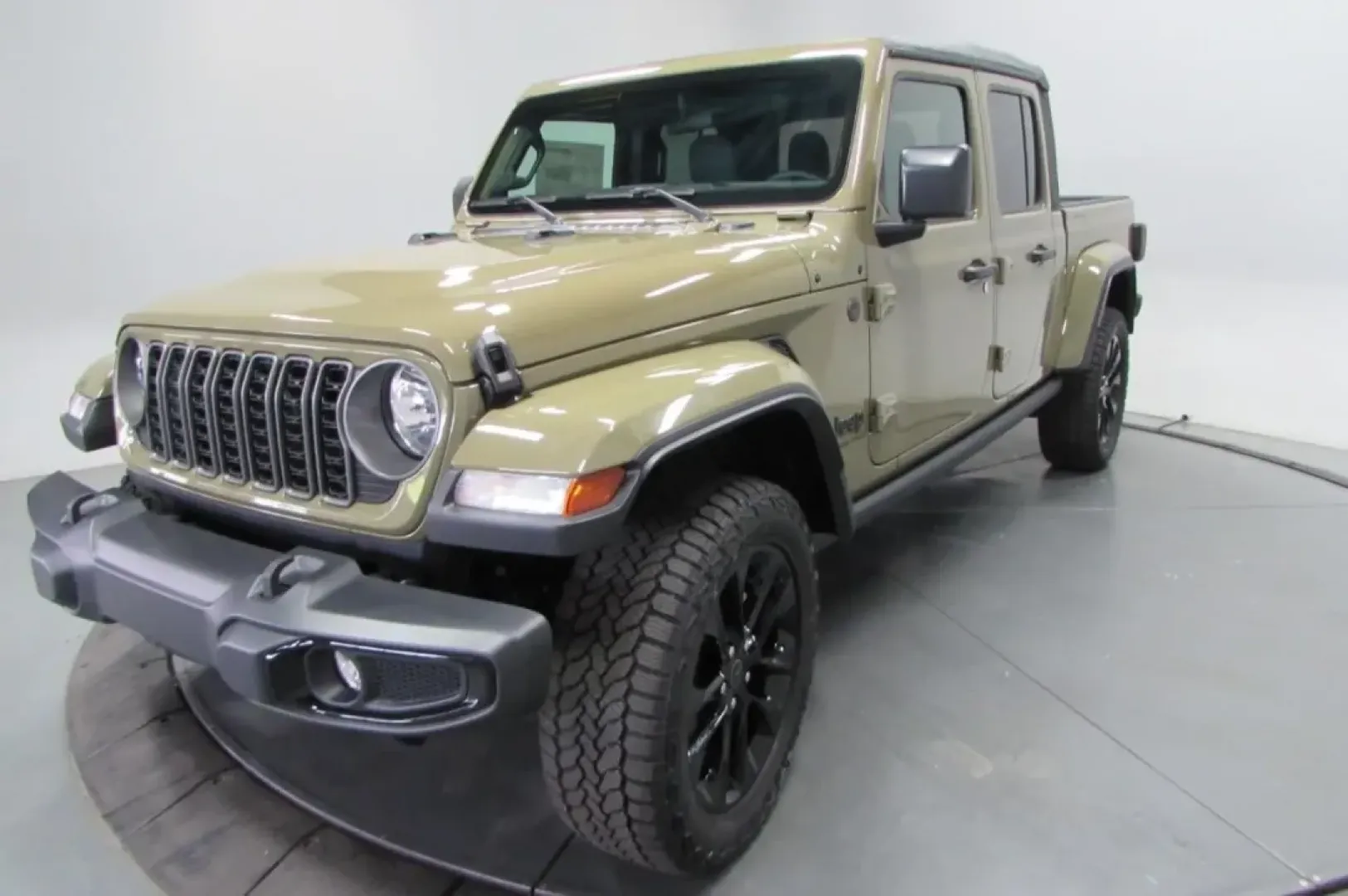 2025 /Black Cloth Jeep Gladiator Nighthawk (1C6PJTAG2SL) with an Other engine, Automatic transmission, located at 12830 Highway 21, De Soto, MO, 63020, (636) 337-7777, 38.153099, -90.573624 - **Unleash Adventure with the 2025 Jeep Gladiator at Pettus CDJR DeSoto!**<br /> <br /> Are you ready to elevate your outdoor adventures and weekend getaways? The 2025 Jeep Gladiator is designed for those who crave excitement and functionality in their daily lives. Whether you're a weekend warrior ta - Photo#2