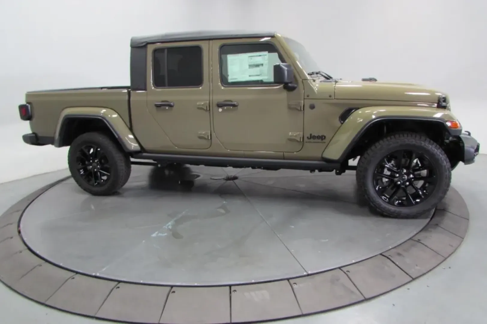 2025 /Black Cloth Jeep Gladiator Nighthawk (1C6PJTAG2SL) with an Other engine, Automatic transmission, located at 12830 Highway 21, De Soto, MO, 63020, (636) 337-7777, 38.153099, -90.573624 - **Unleash Adventure with the 2025 Jeep Gladiator at Pettus CDJR DeSoto!**<br /> <br /> Are you ready to elevate your outdoor adventures and weekend getaways? The 2025 Jeep Gladiator is designed for those who crave excitement and functionality in their daily lives. Whether you're a weekend warrior ta - Photo#3